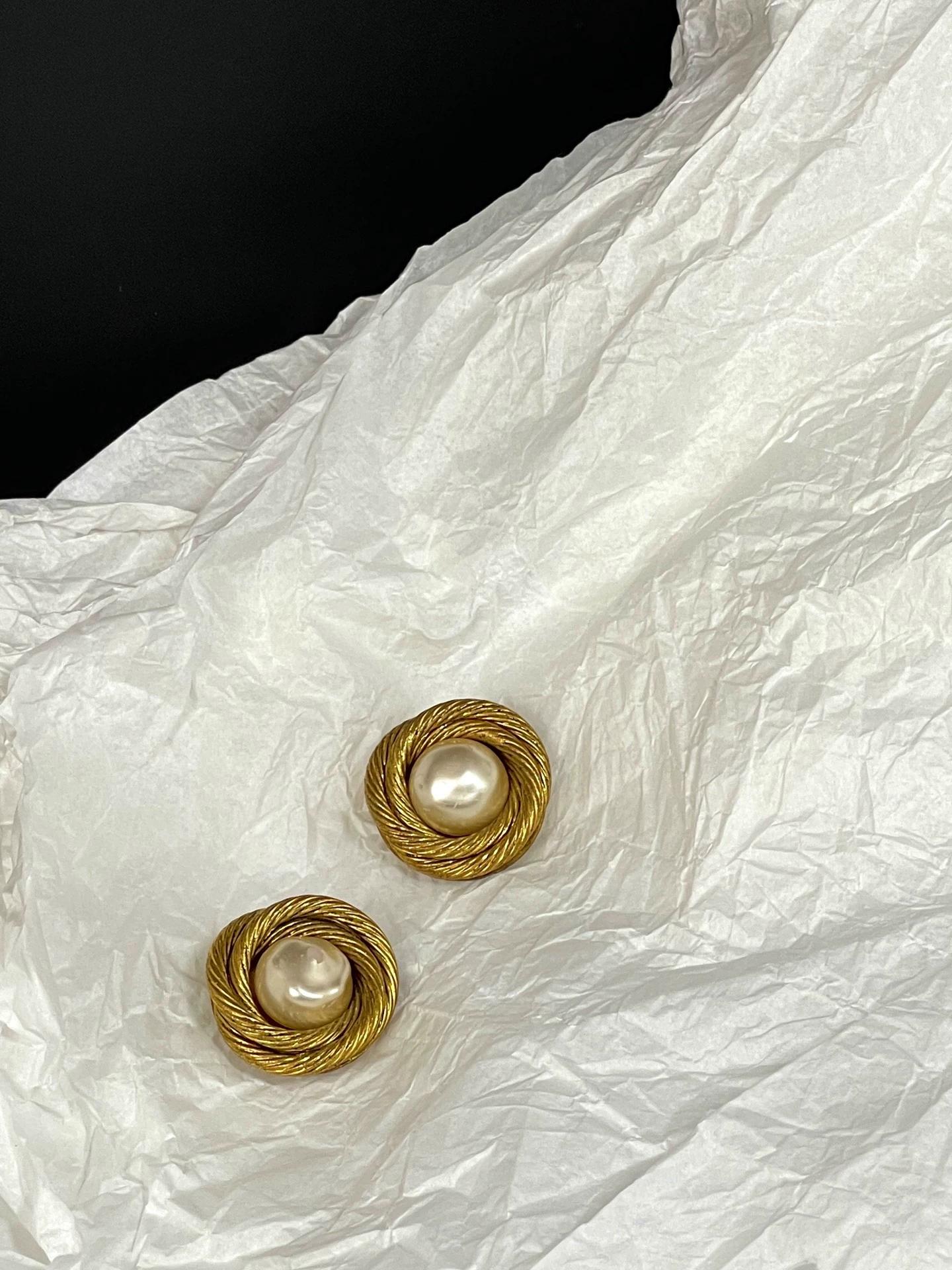 220824-14 Auth CHANEL Vintage Bird's Nest Pearl gold tone Earrings