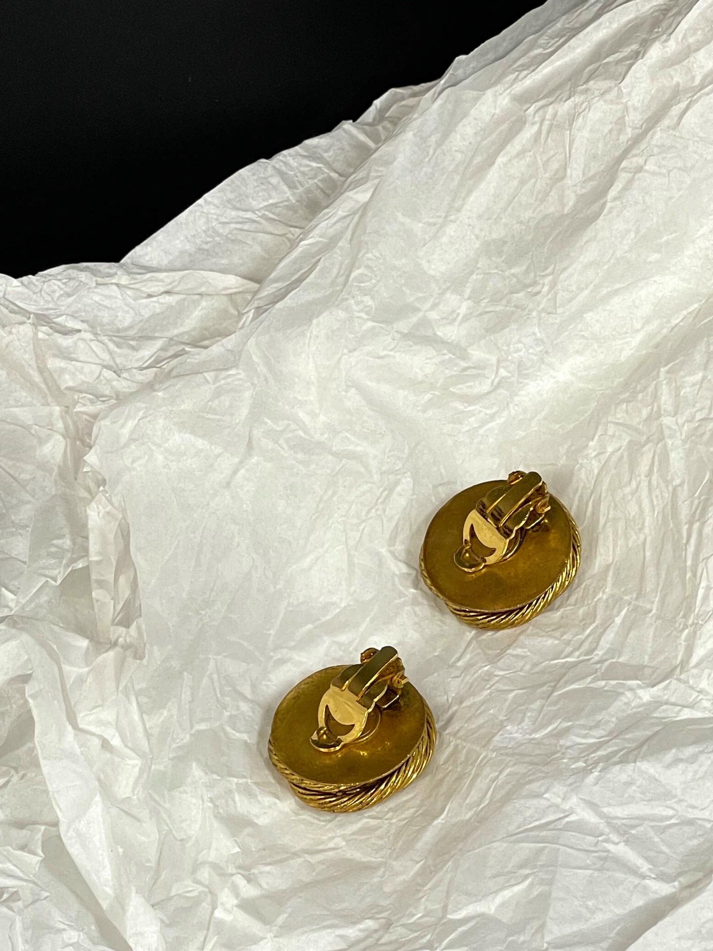 220824-14 Auth CHANEL Vintage Bird's Nest Pearl gold tone Earrings
