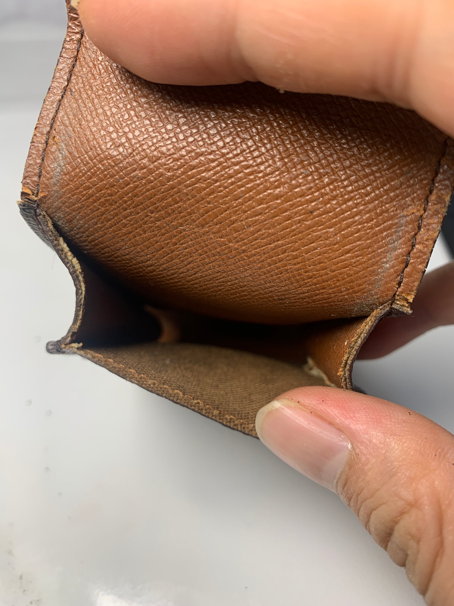 Rare Women Louis Vuitton mobile holder wallet - 040424