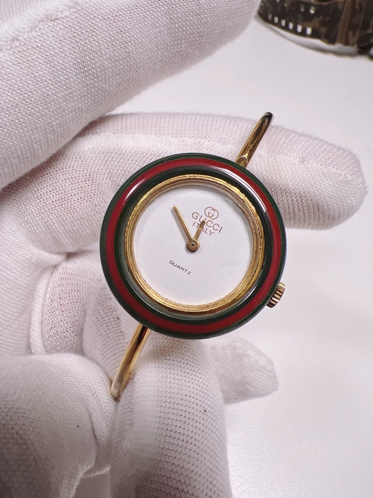 140825-22 Auth Gucci Change Bezel Colors Gold Dial Watch