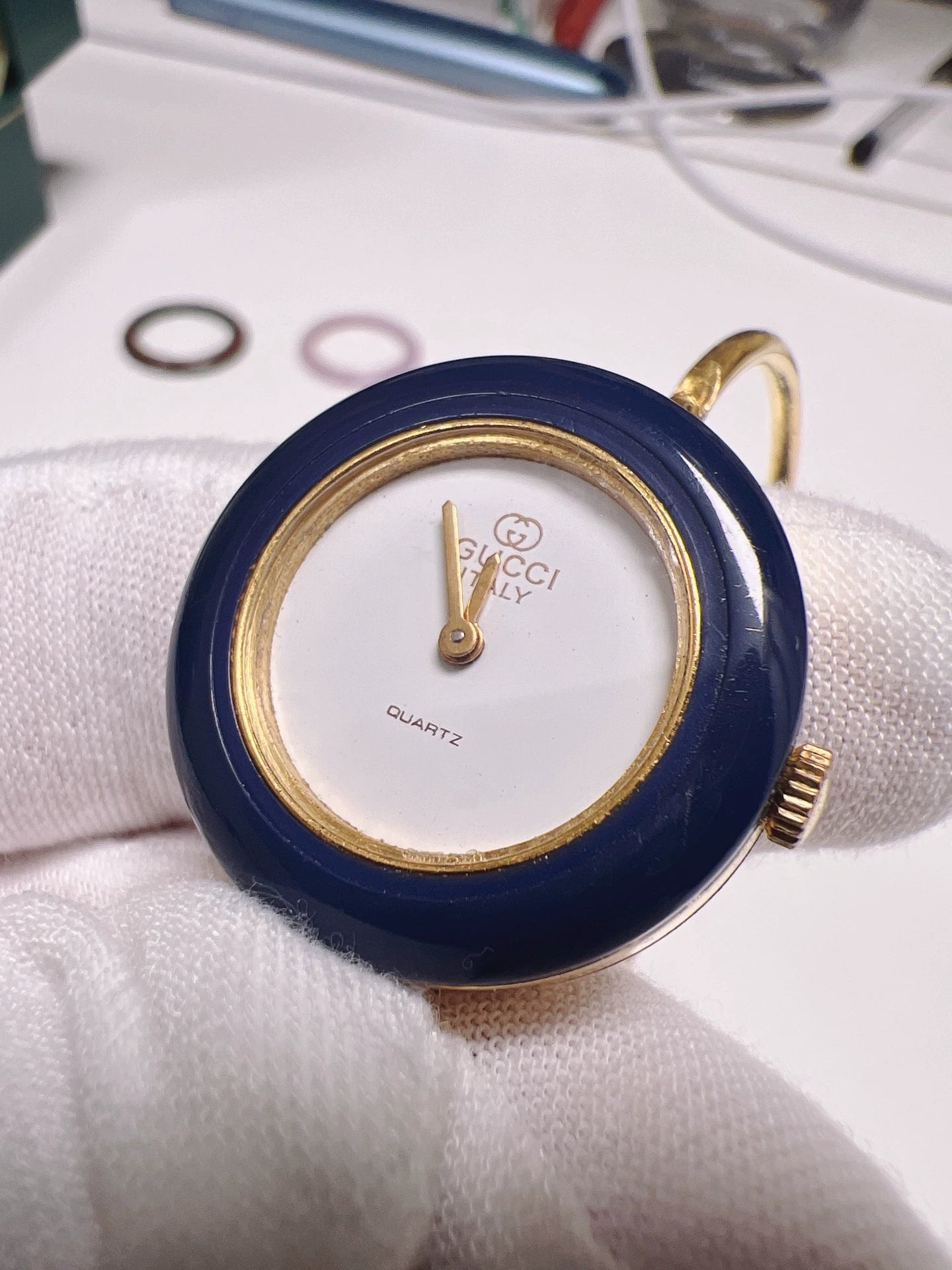 140825-22 Auth Gucci Change Bezel Colors Gold Dial Watch
