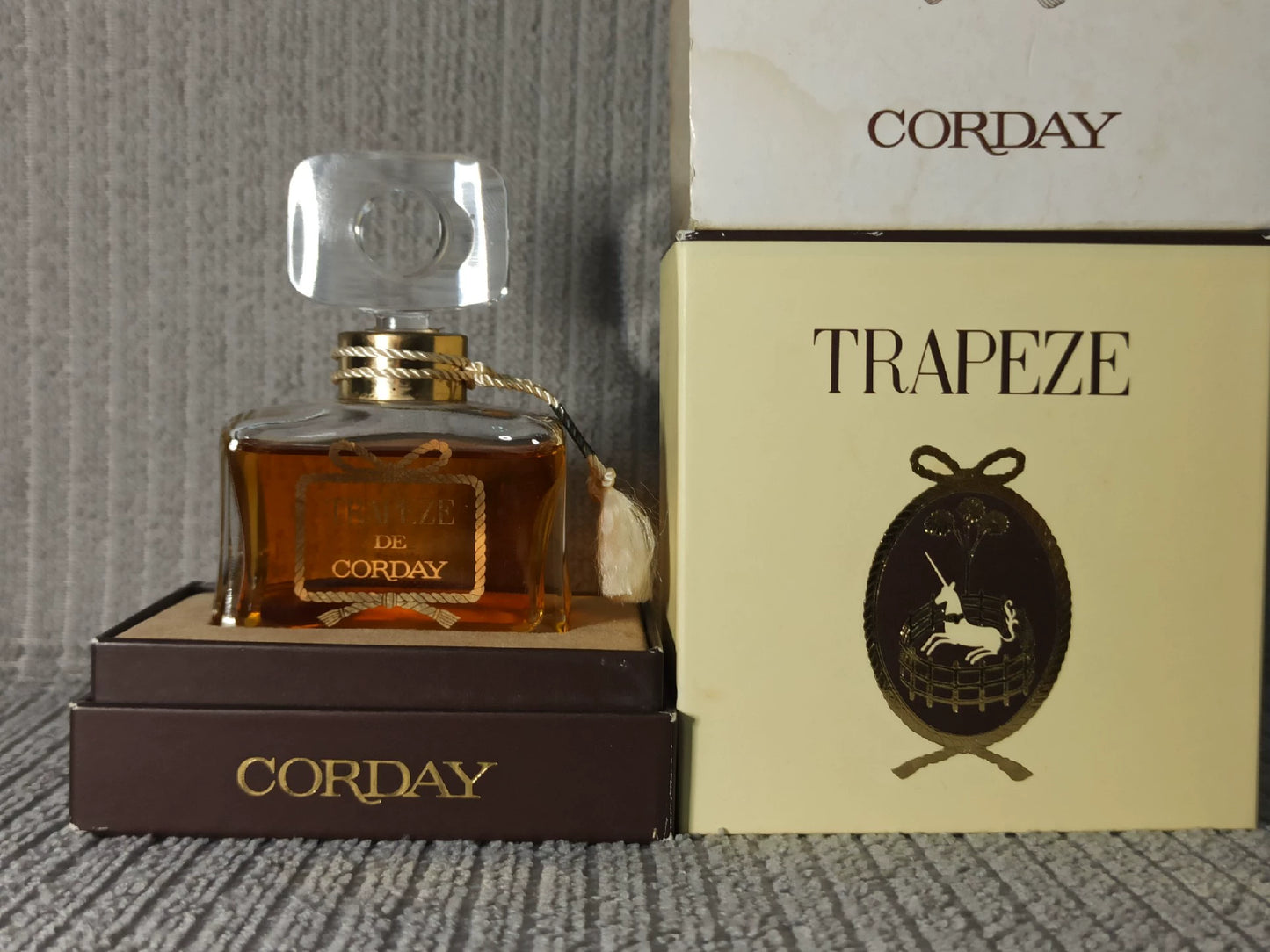 110526-46 corday trapeze corday 30ml 1 oz