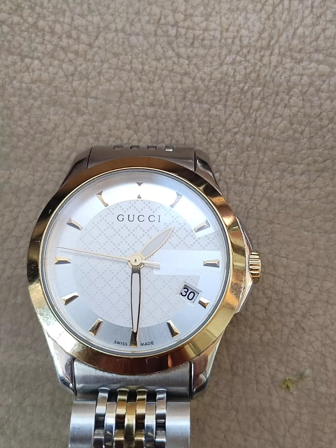 291024-72 authentic Gucci quartz watch women