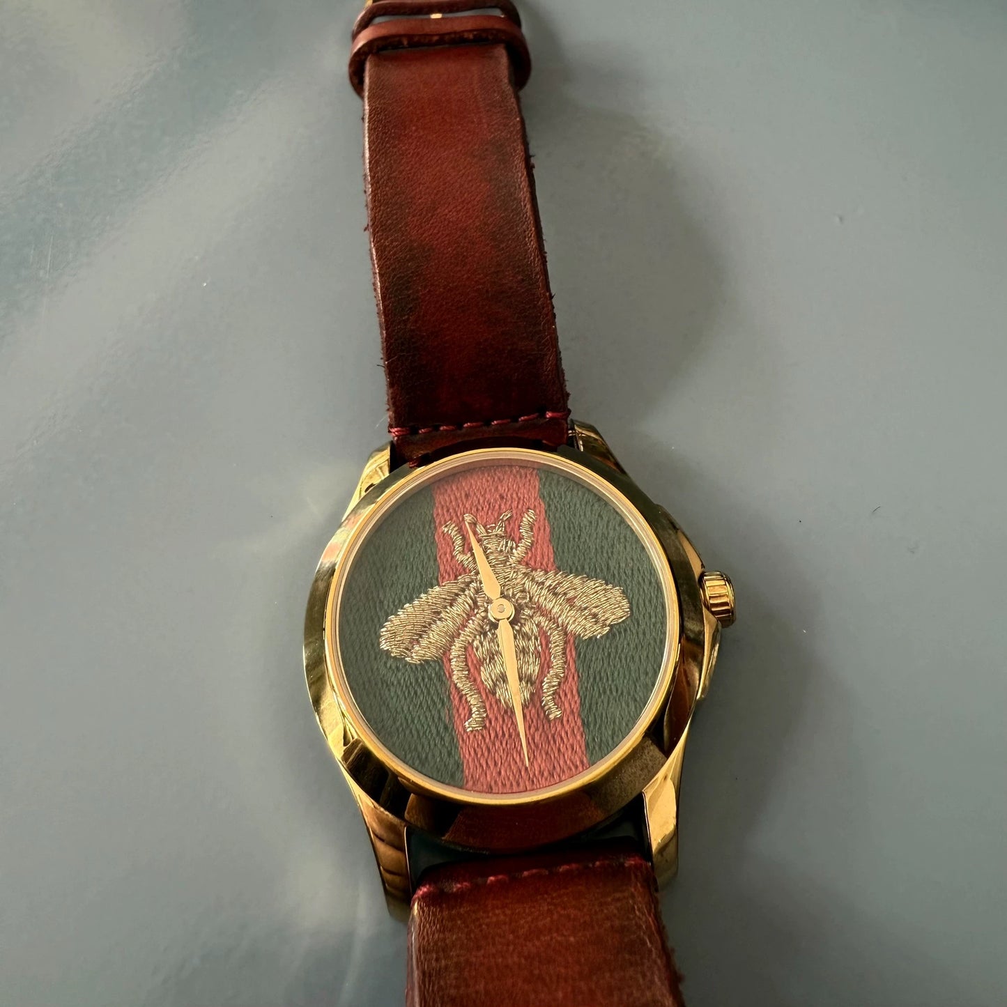 291024-95 Auth Gucci Bee G-Timeless Quartz Green & Red leather Strap Watch