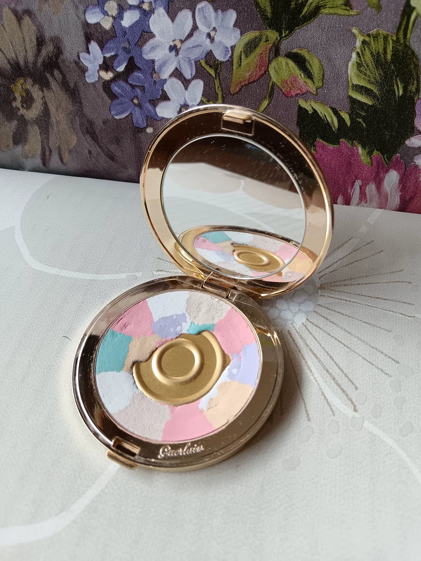 100925-36 Guerlain LES VOYAGE Colorful Meteor Enamel Pressed Powder
