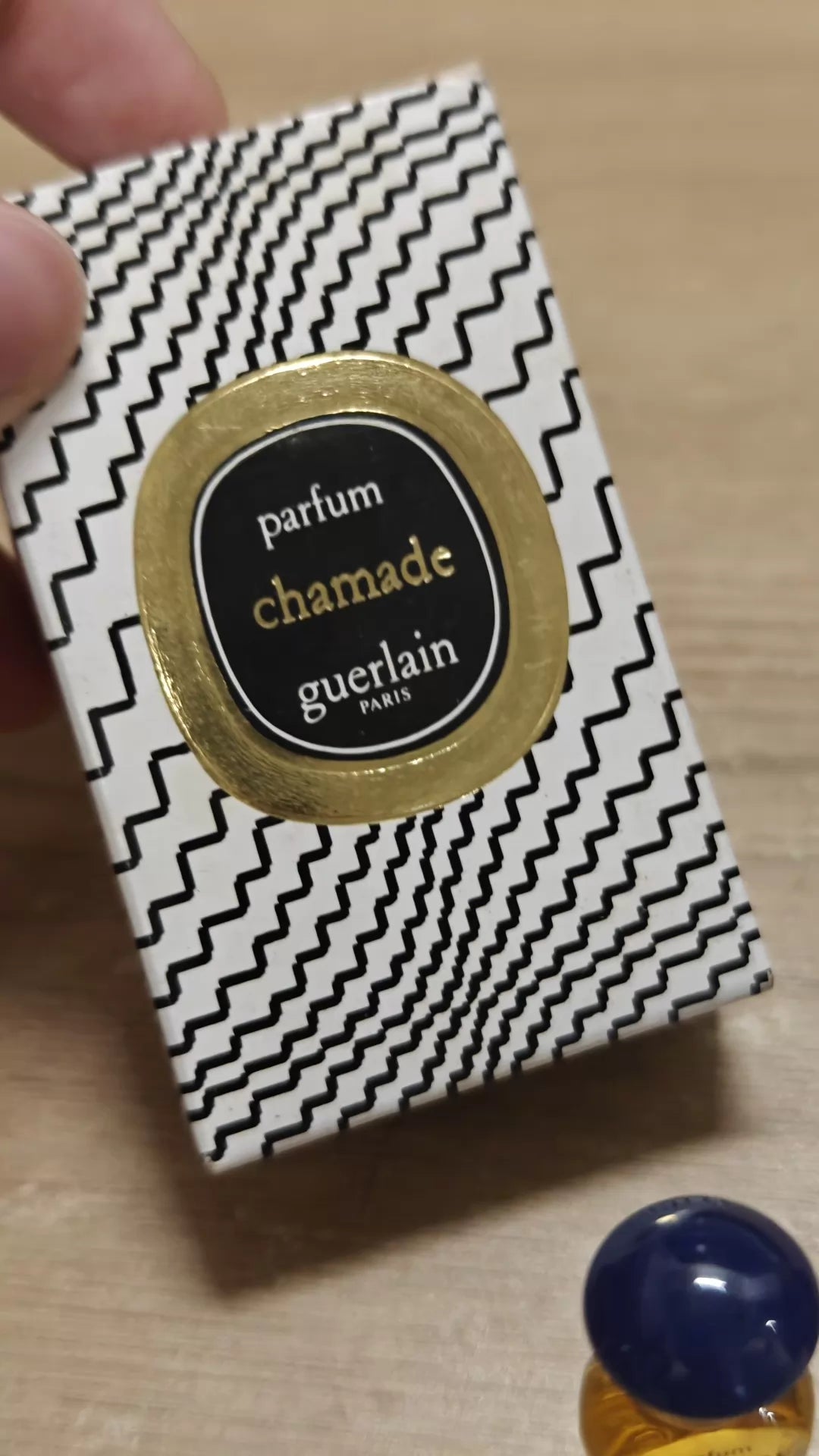 190426-94 Guerlain chamade drum 1ml 0 oz