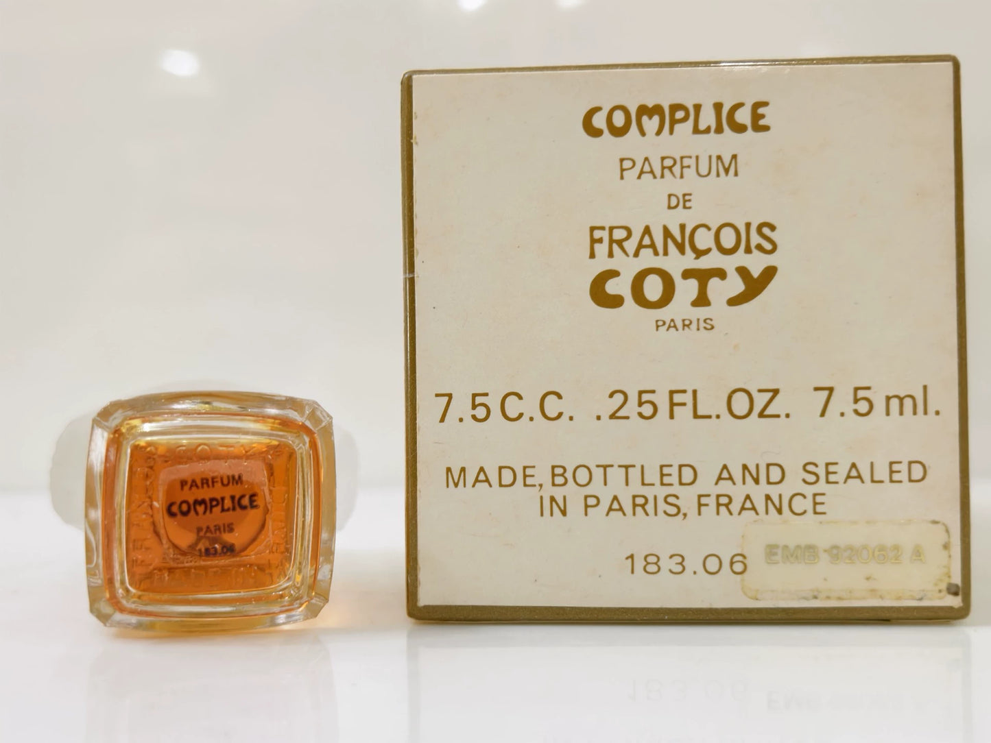 100826-104 Coty compolice parfum7. Parfum 5ml 0.2 oz