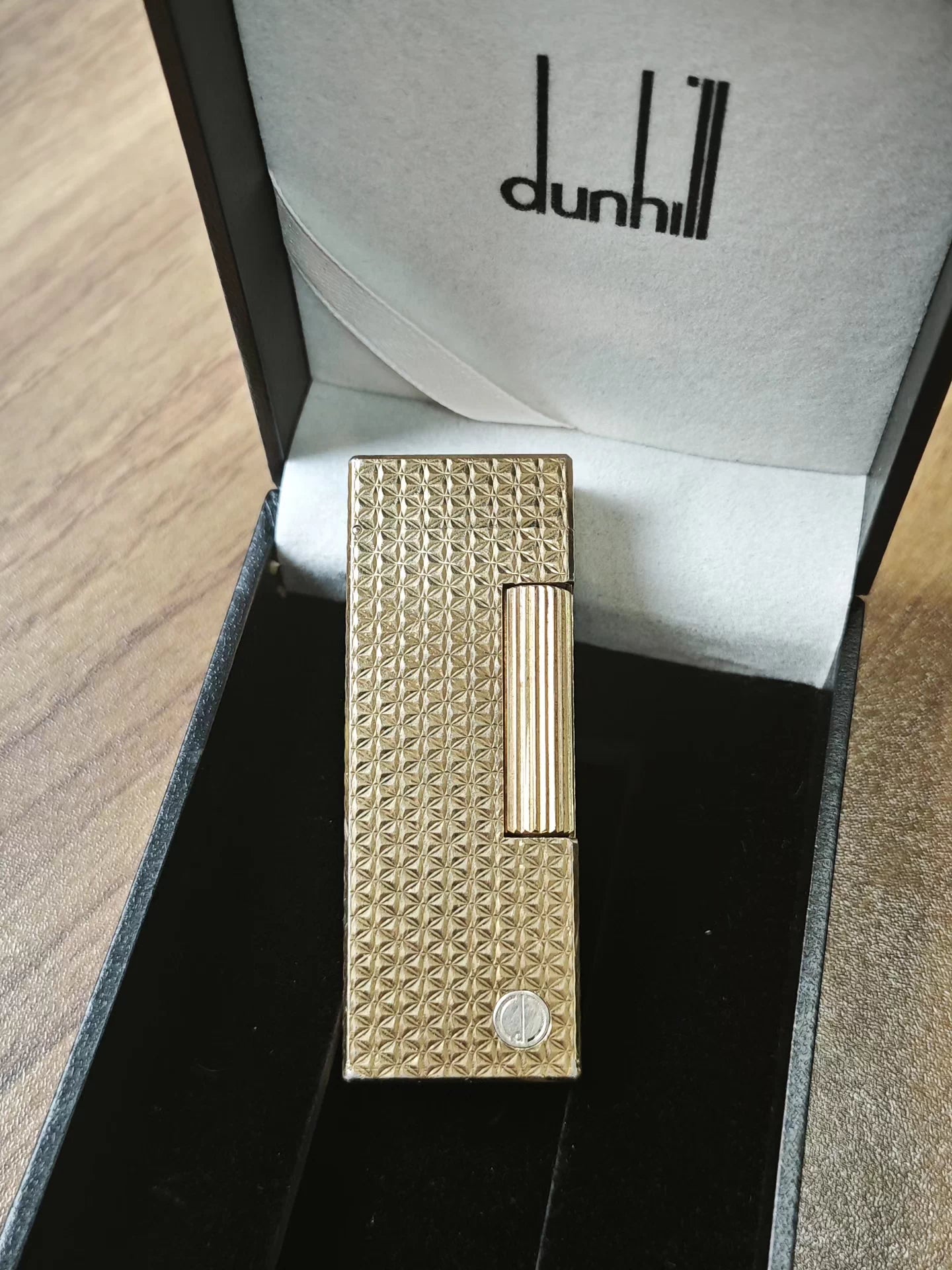 051025-3 Cartier lighter golden