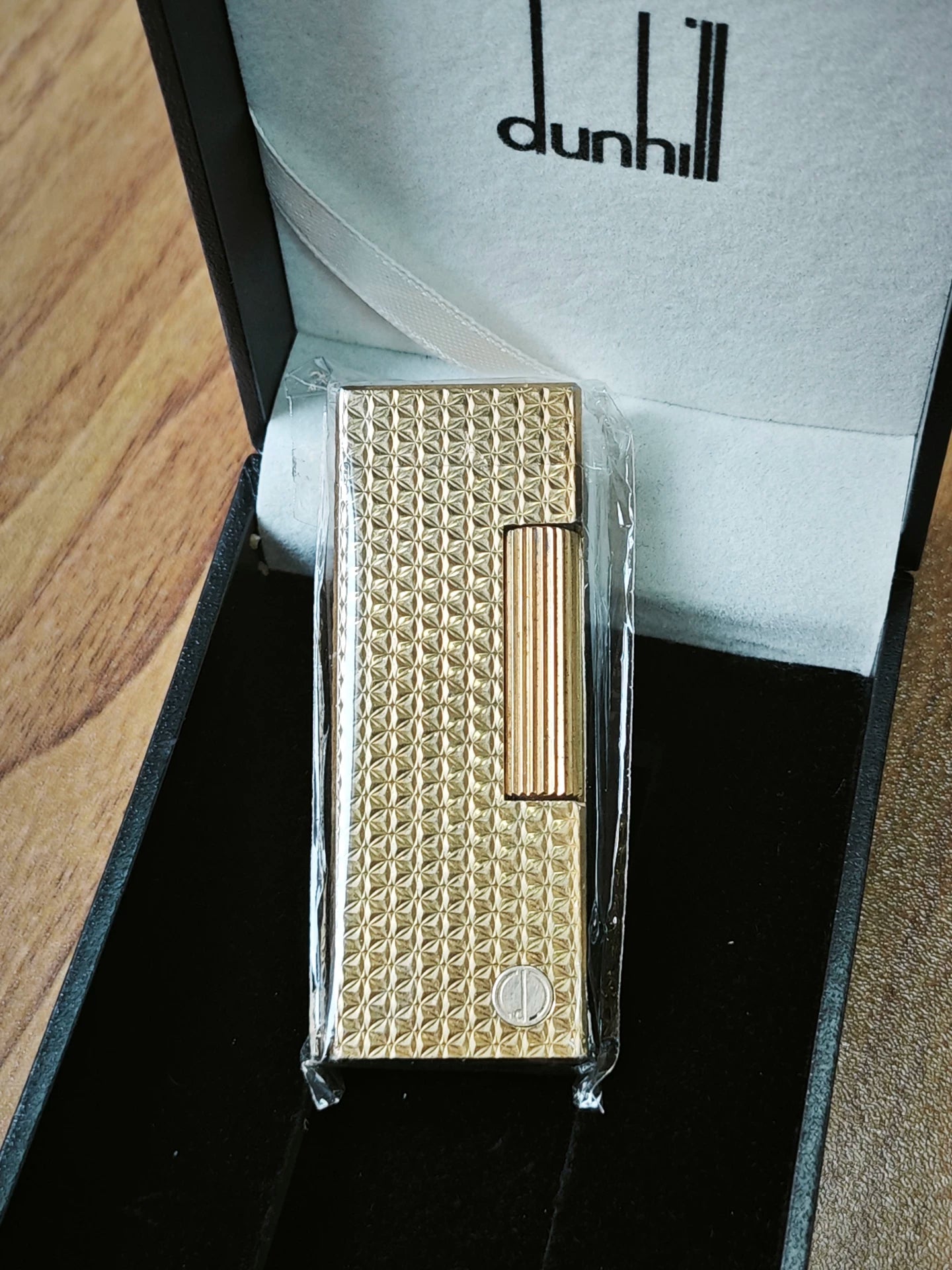 051025-3 Cartier lighter golden