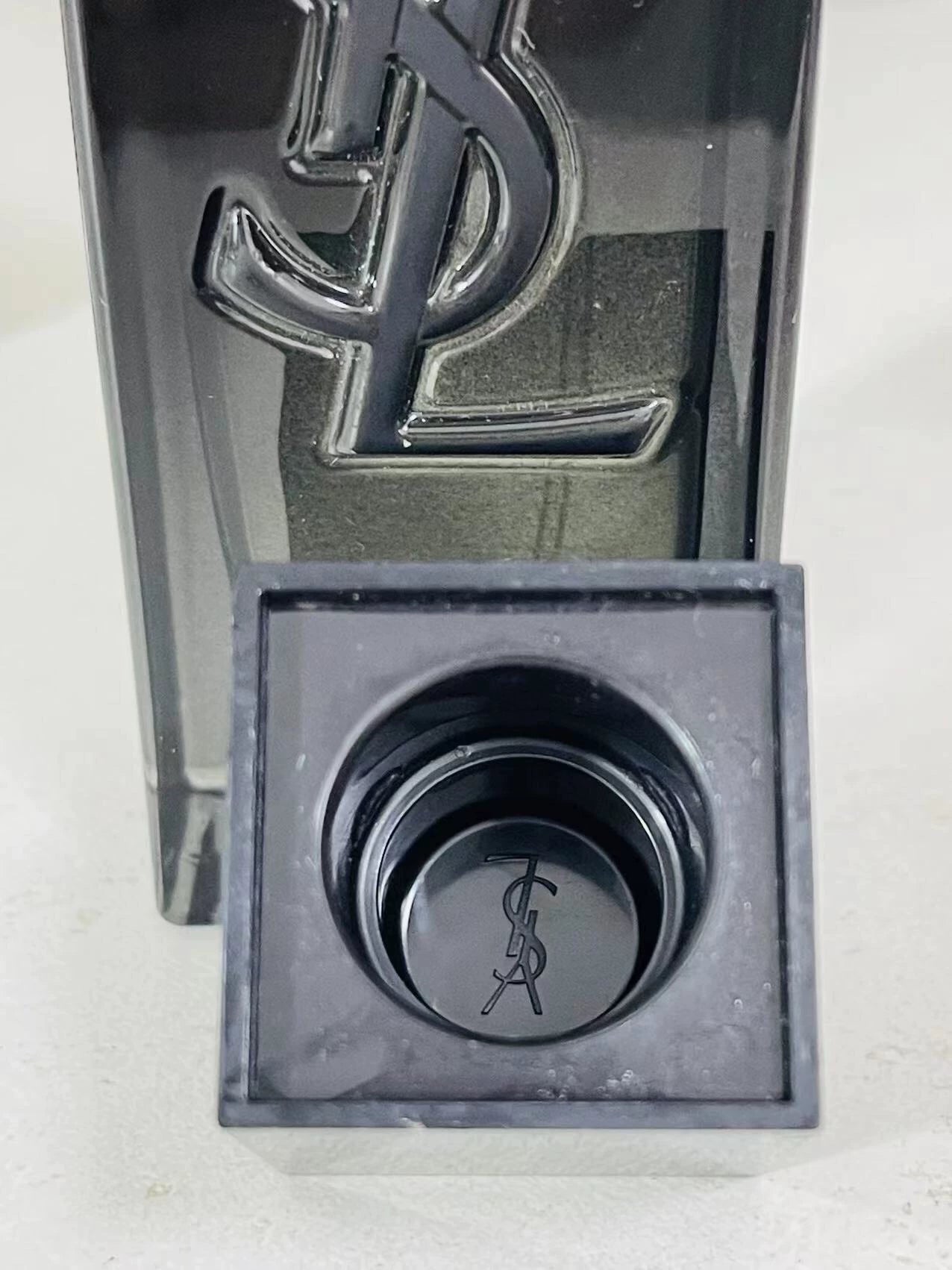 260526-18 Yves Saint Laurent is raw unruly 40ml 1.4 oz