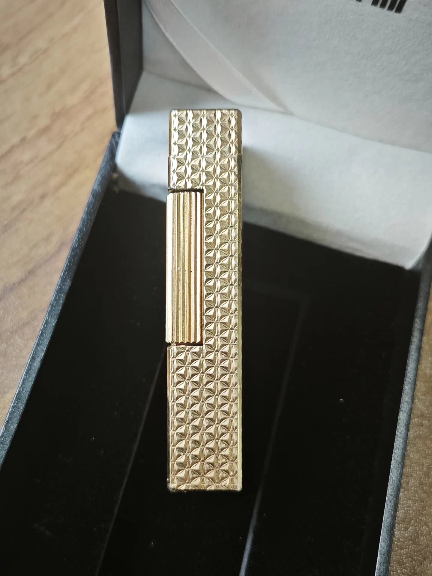 051025-3 Cartier lighter golden