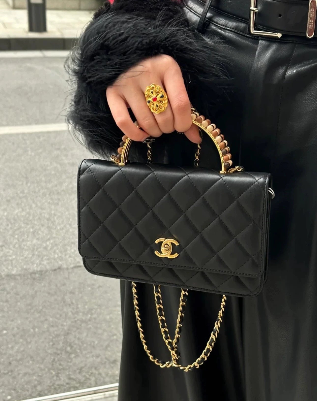 150626-bag-55 Chanel 23a black gold handbag