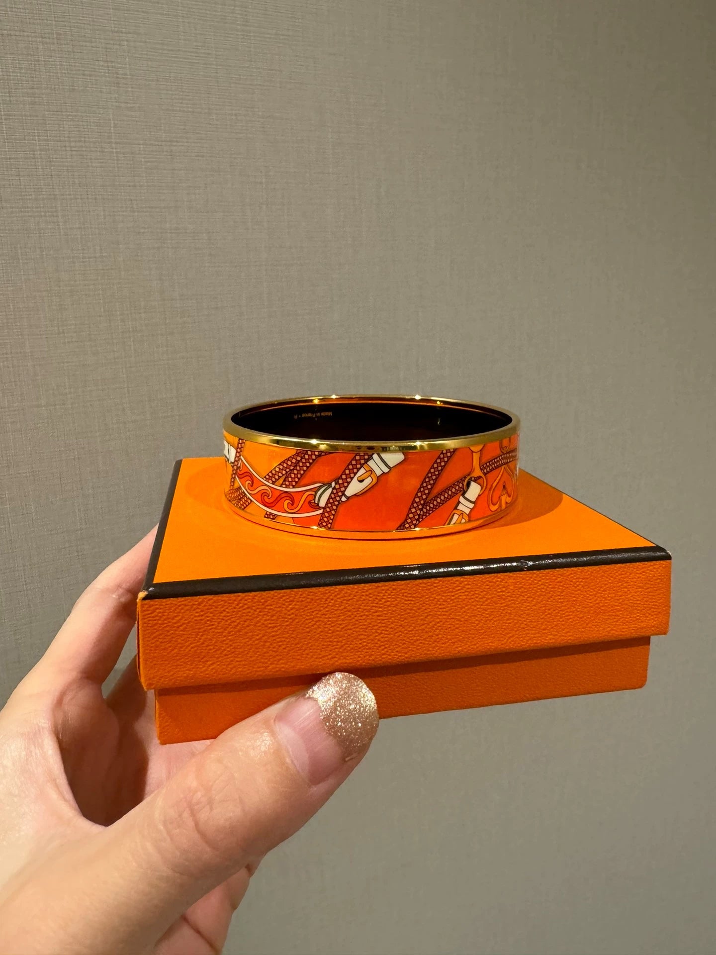 281024-29 Auth HERMES Bracelet Bangle Blanc Size GM