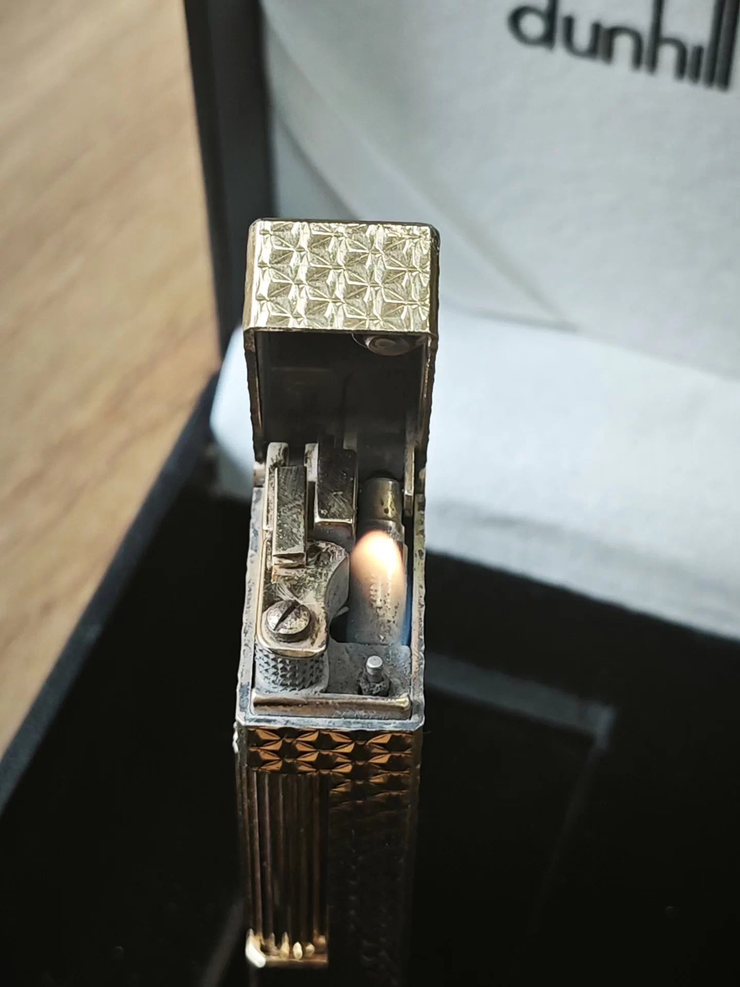 051025-3 Cartier lighter golden