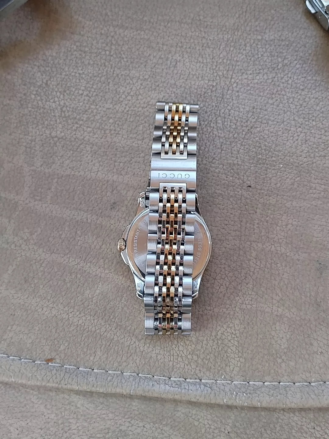 291024-72 authentic Gucci quartz watch women