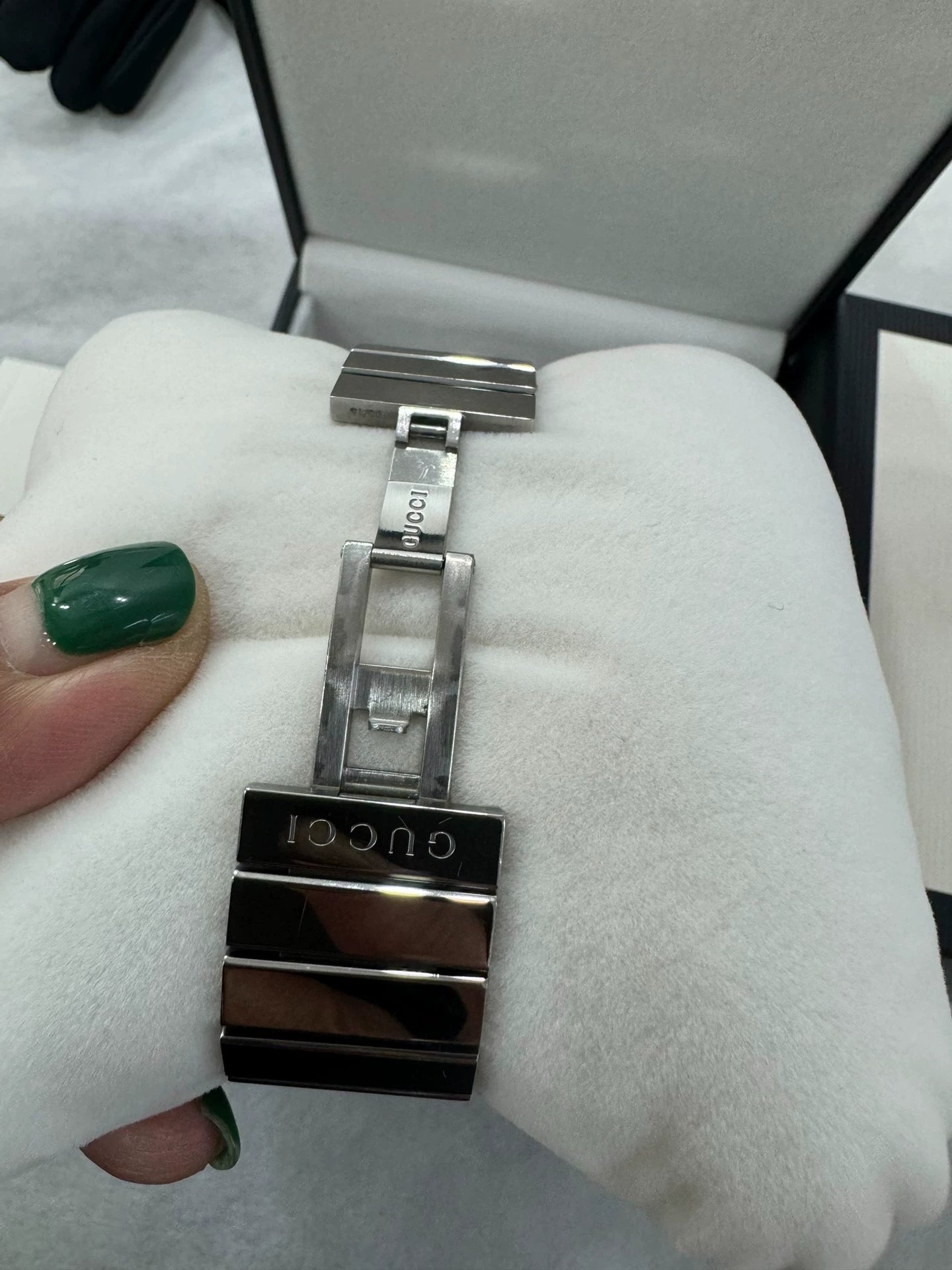 241224-4 Auth Gucci men's and women's watch