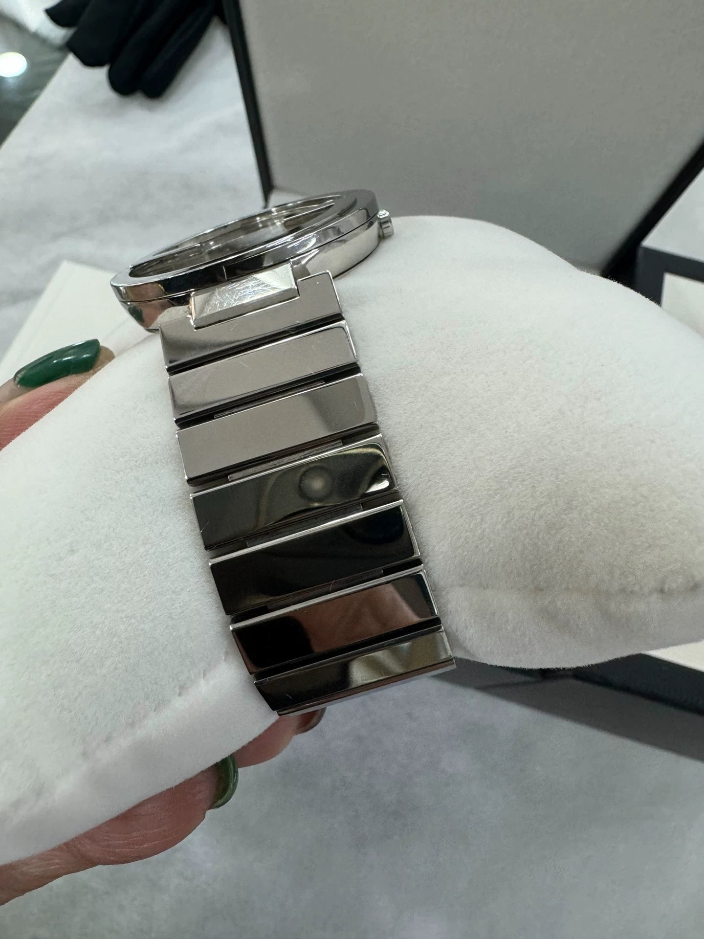 241224-4 Auth Gucci men's and women's watch