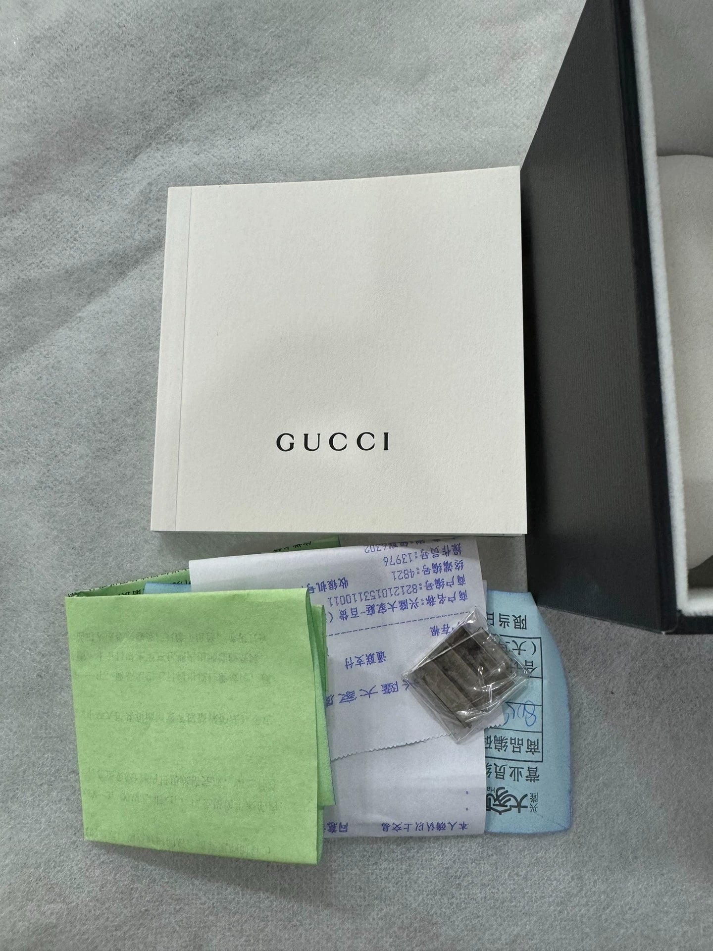 241224-4 Auth Gucci men's and women's watch
