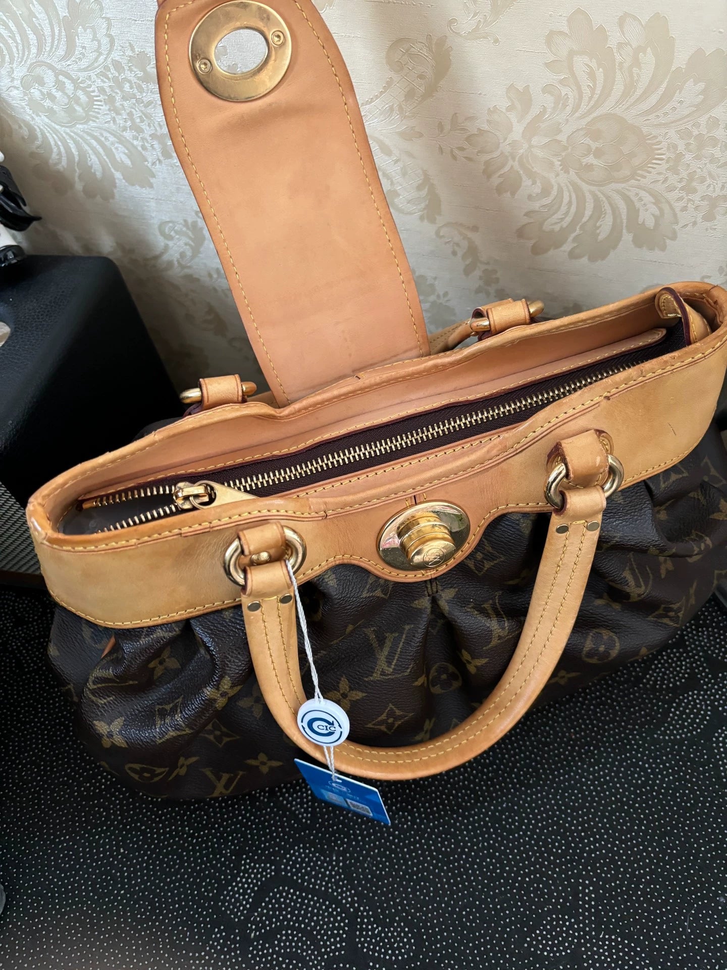 050125-3 Louis Vuitton LV handbag tote bag