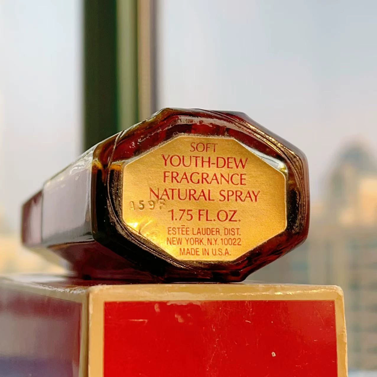 090826-4 Estee Lauder Cinnabar Perfume