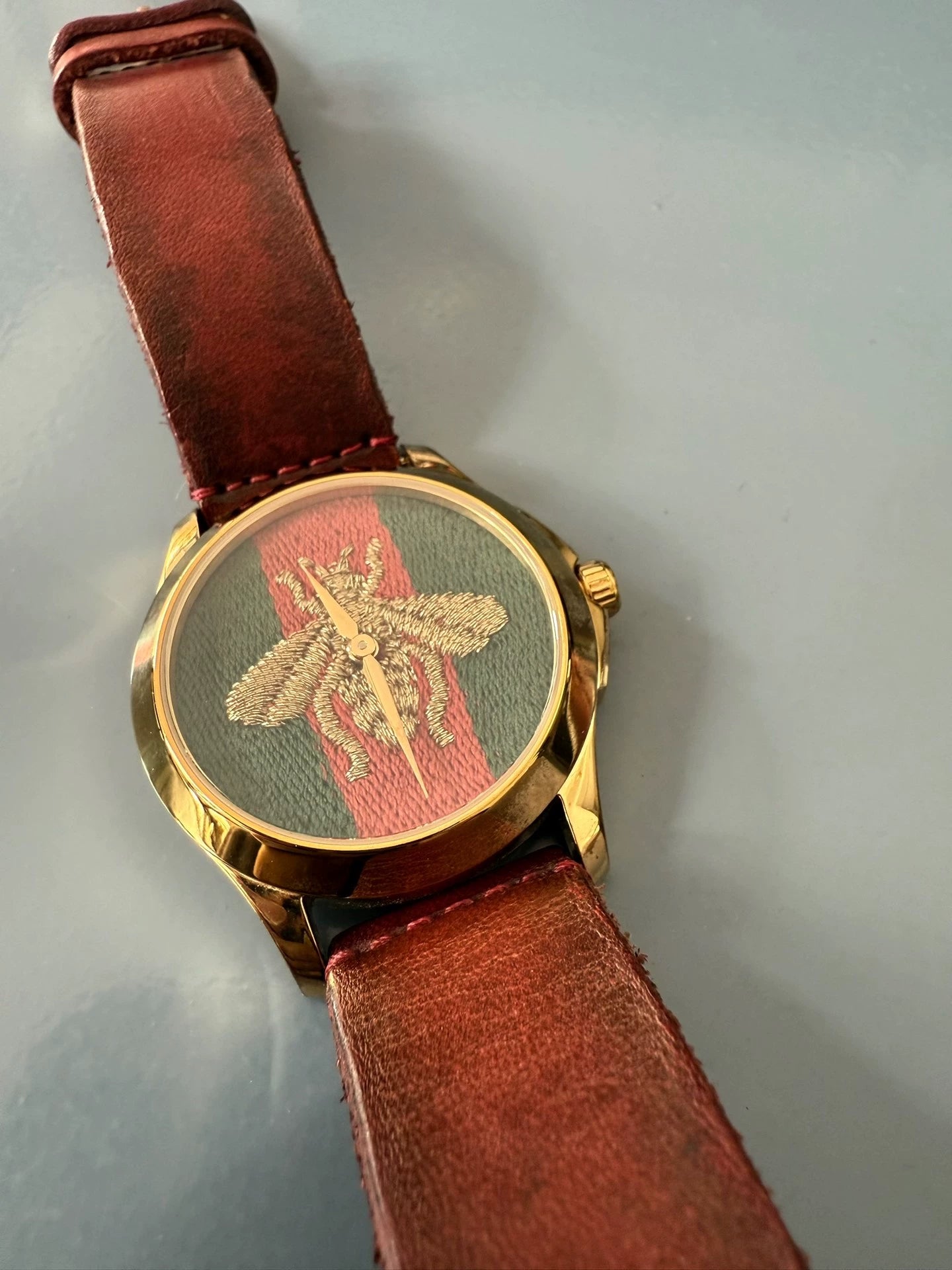 291024-95 Auth Gucci Bee G-Timeless Quartz Green & Red leather Strap Watch