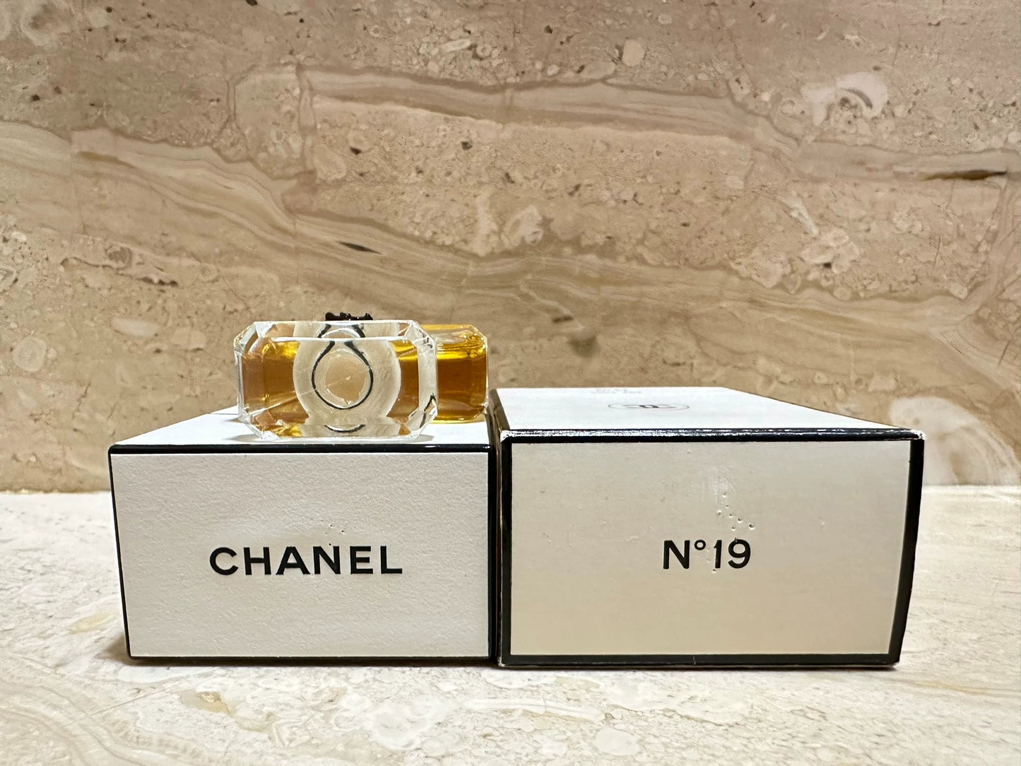 091025-89 Chanel No 19 Parfum Perfume 28ml 1 oz