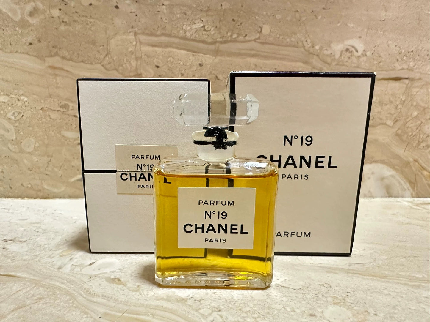 091025-89 Chanel No 19 Parfum Perfume 28ml 1 oz