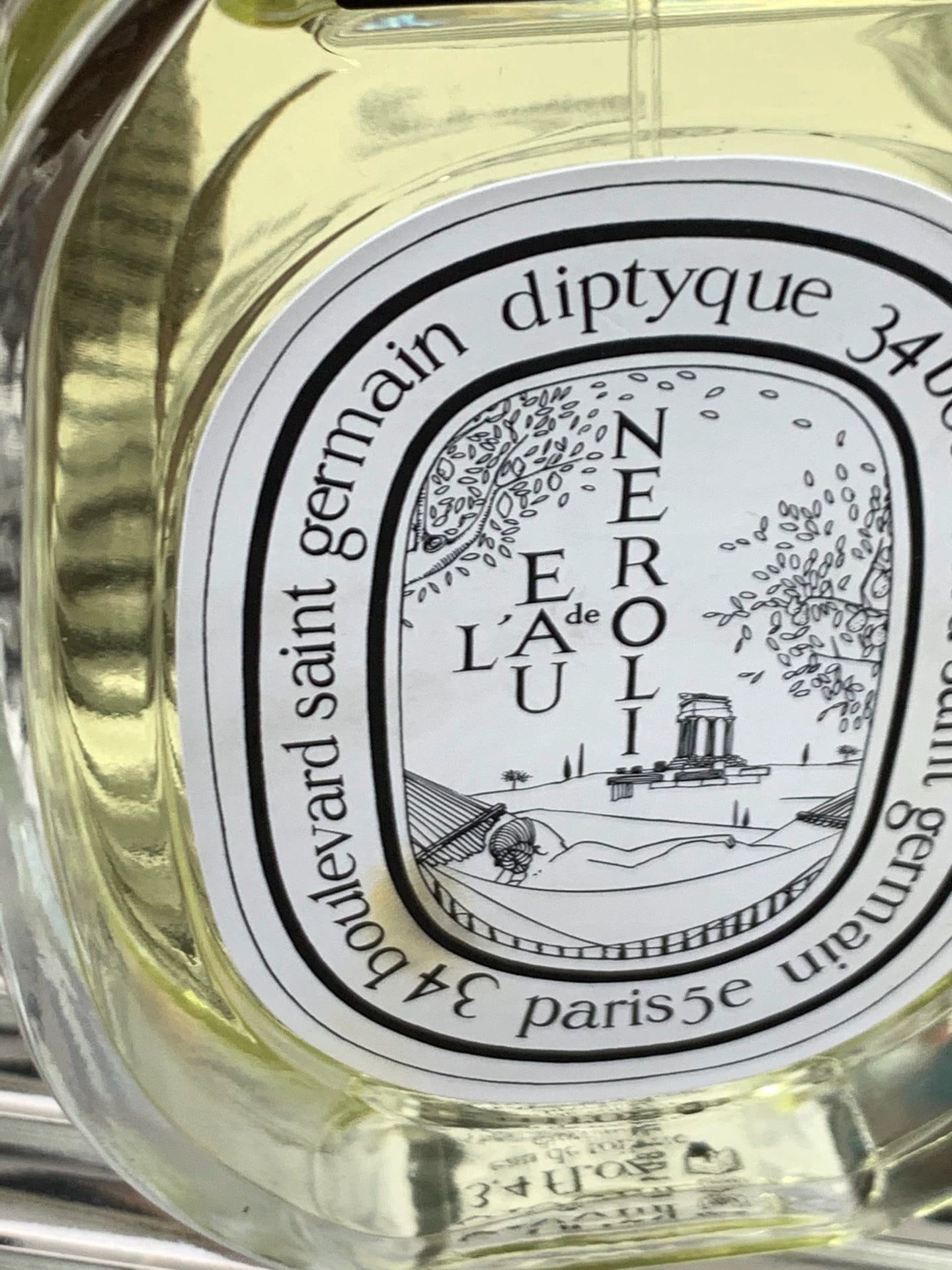 280726-38 There is box 100ml 3.4 oz