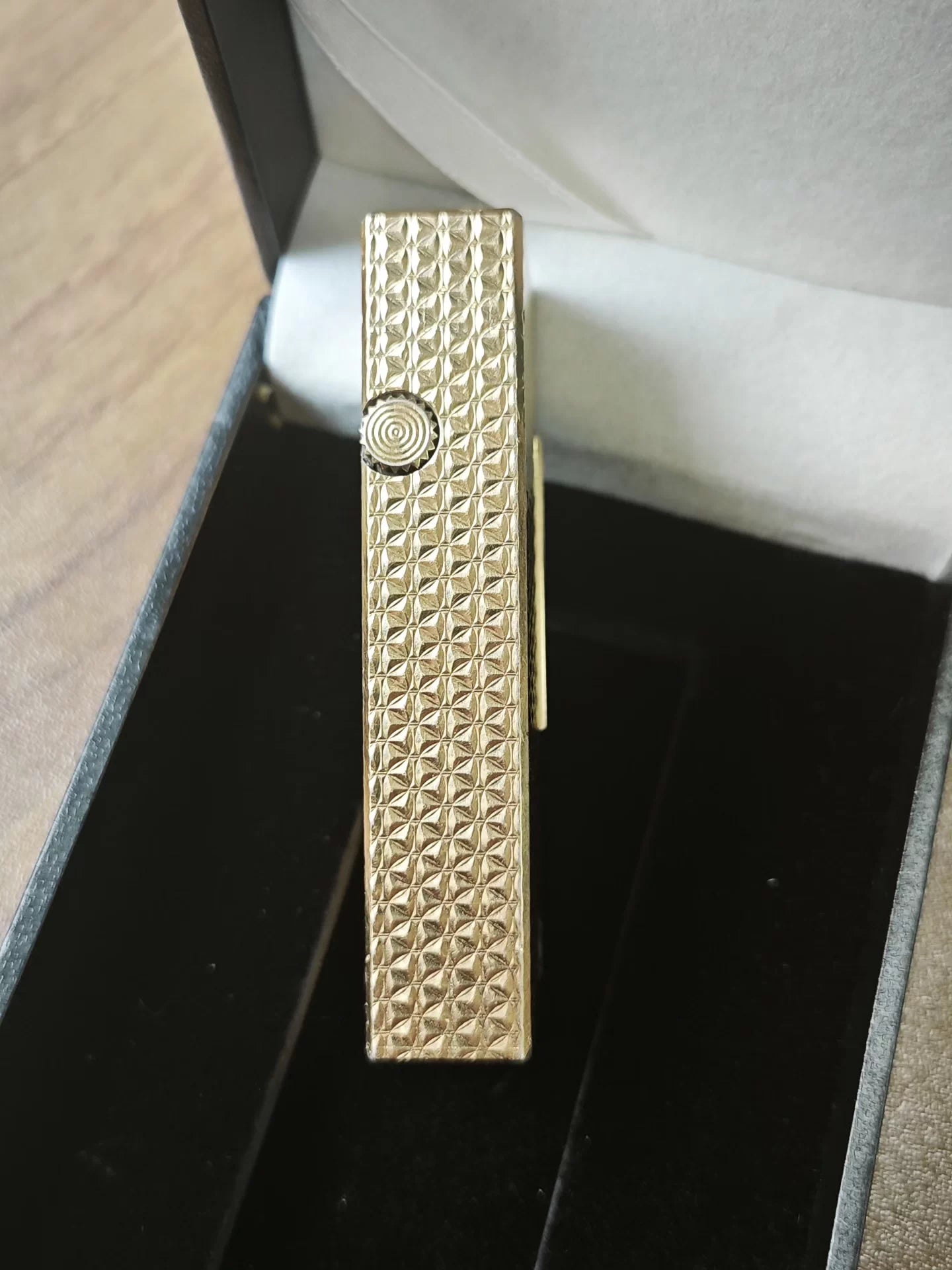 051025-3 Cartier lighter golden