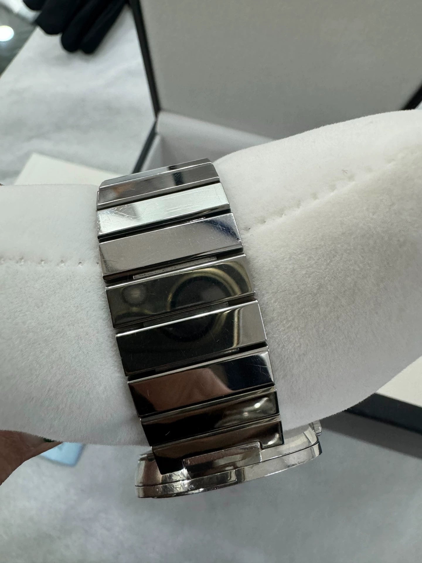 241224-4 Auth Gucci men's and women's watch