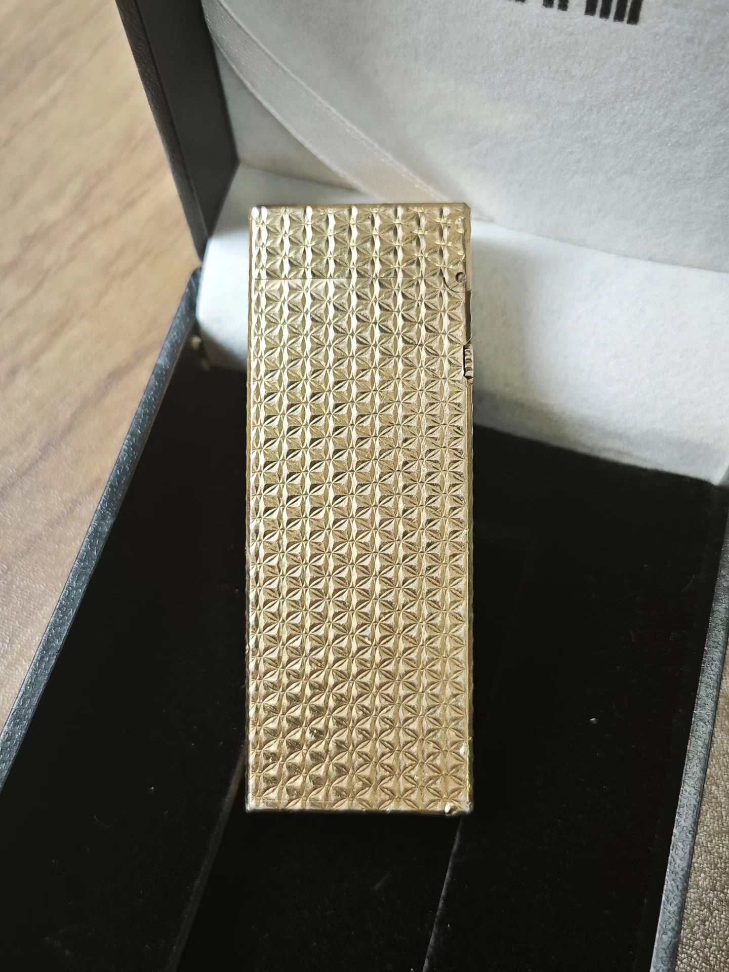 051025-3 Cartier lighter golden