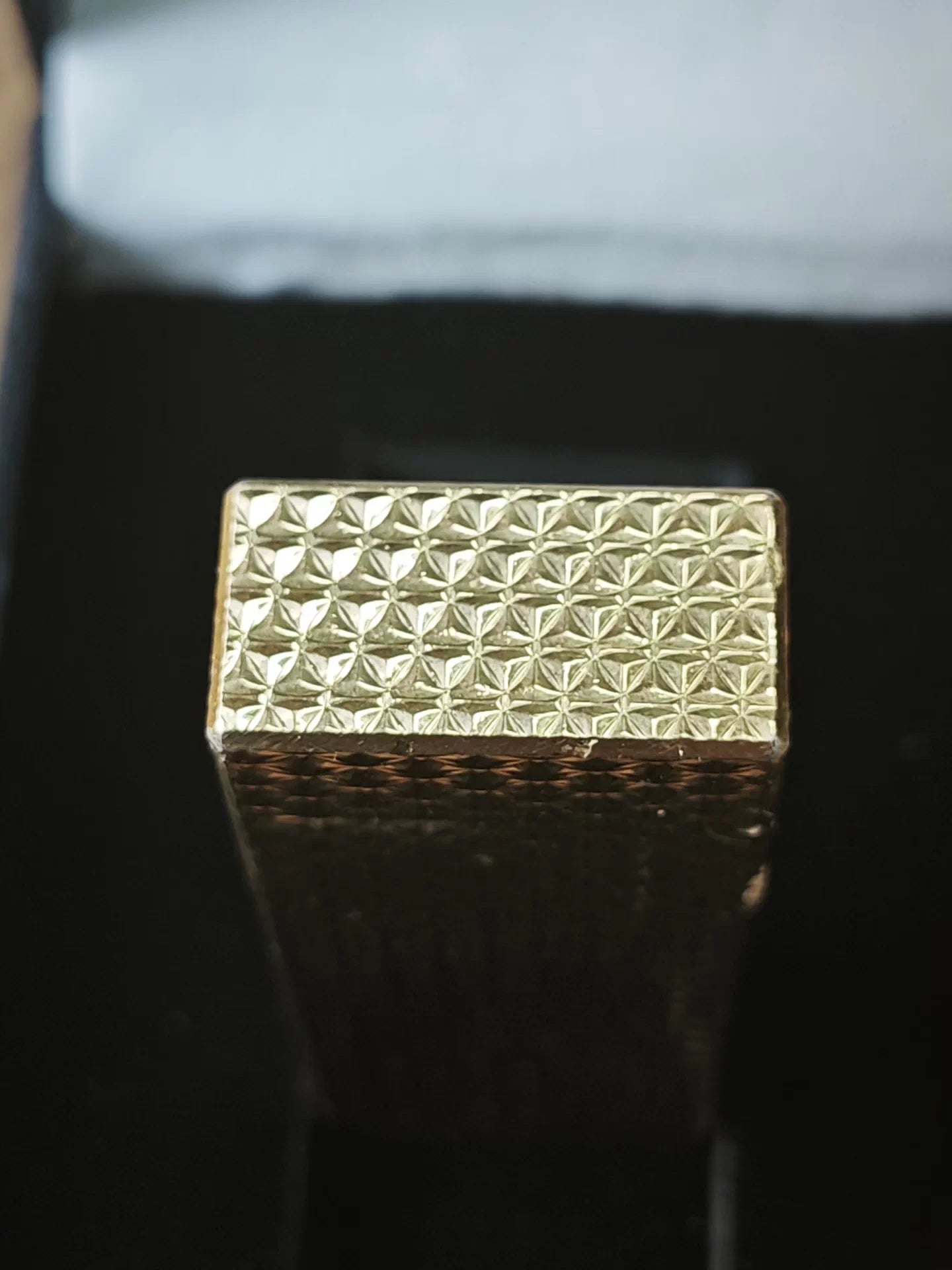 051025-3 Cartier lighter golden