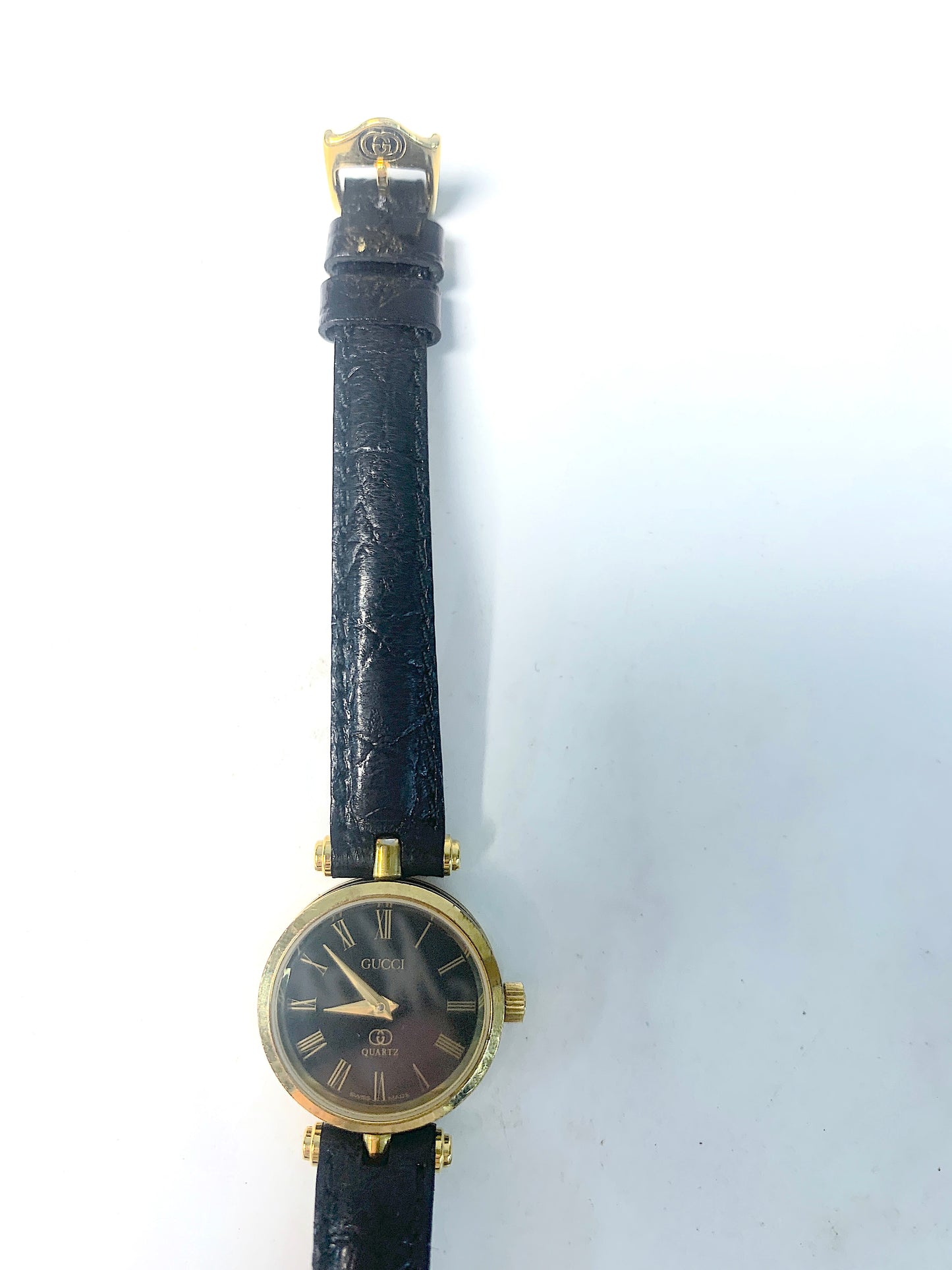 Women Gucci Gold tone leather Quartz Watch - 240124 B