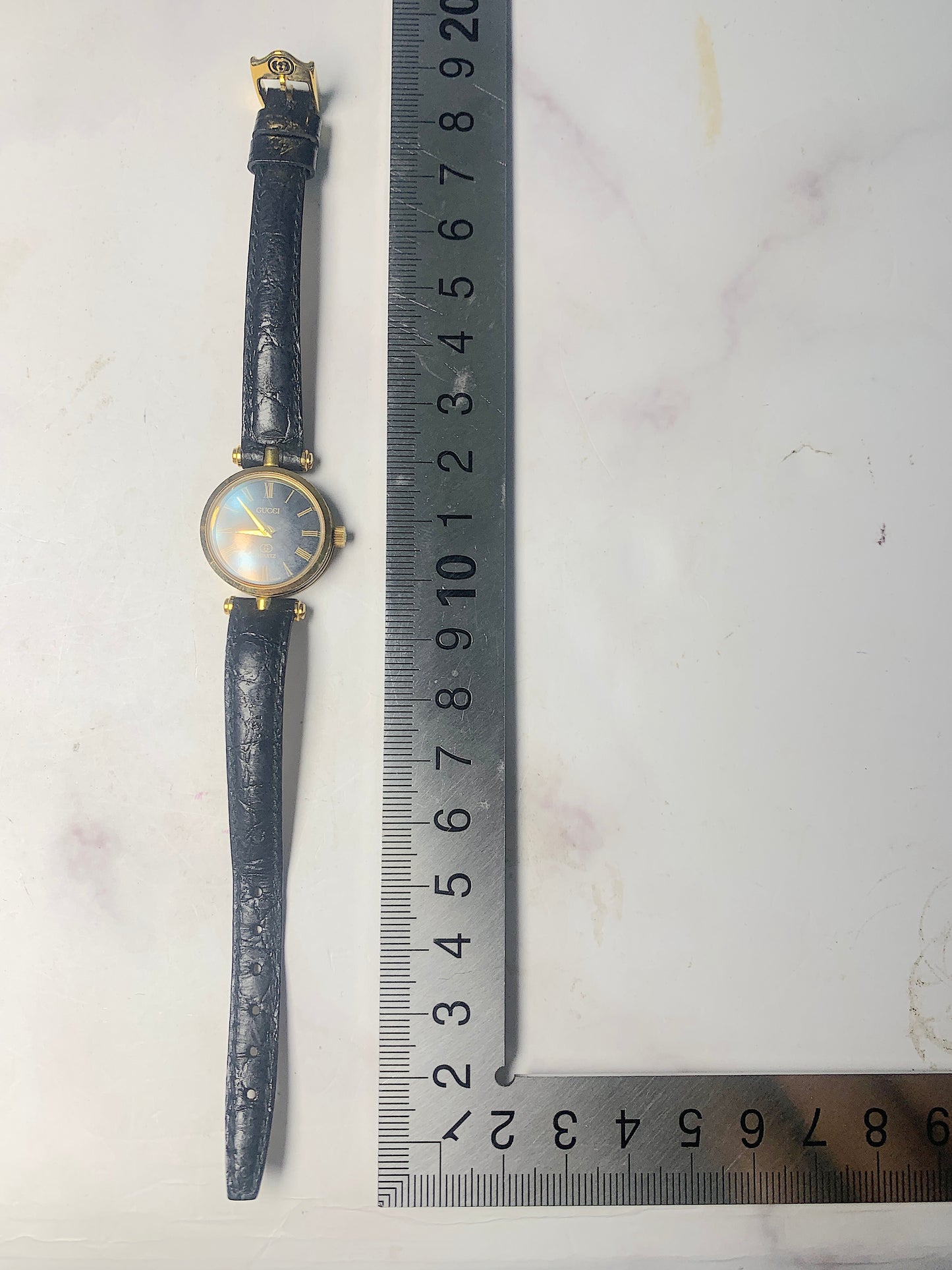 Women Gucci Gold tone leather Quartz Watch - 240124 B