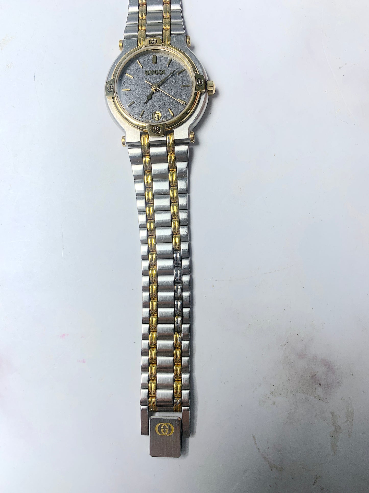 Women Gucci silver tone Quartz Watch - 240124 E