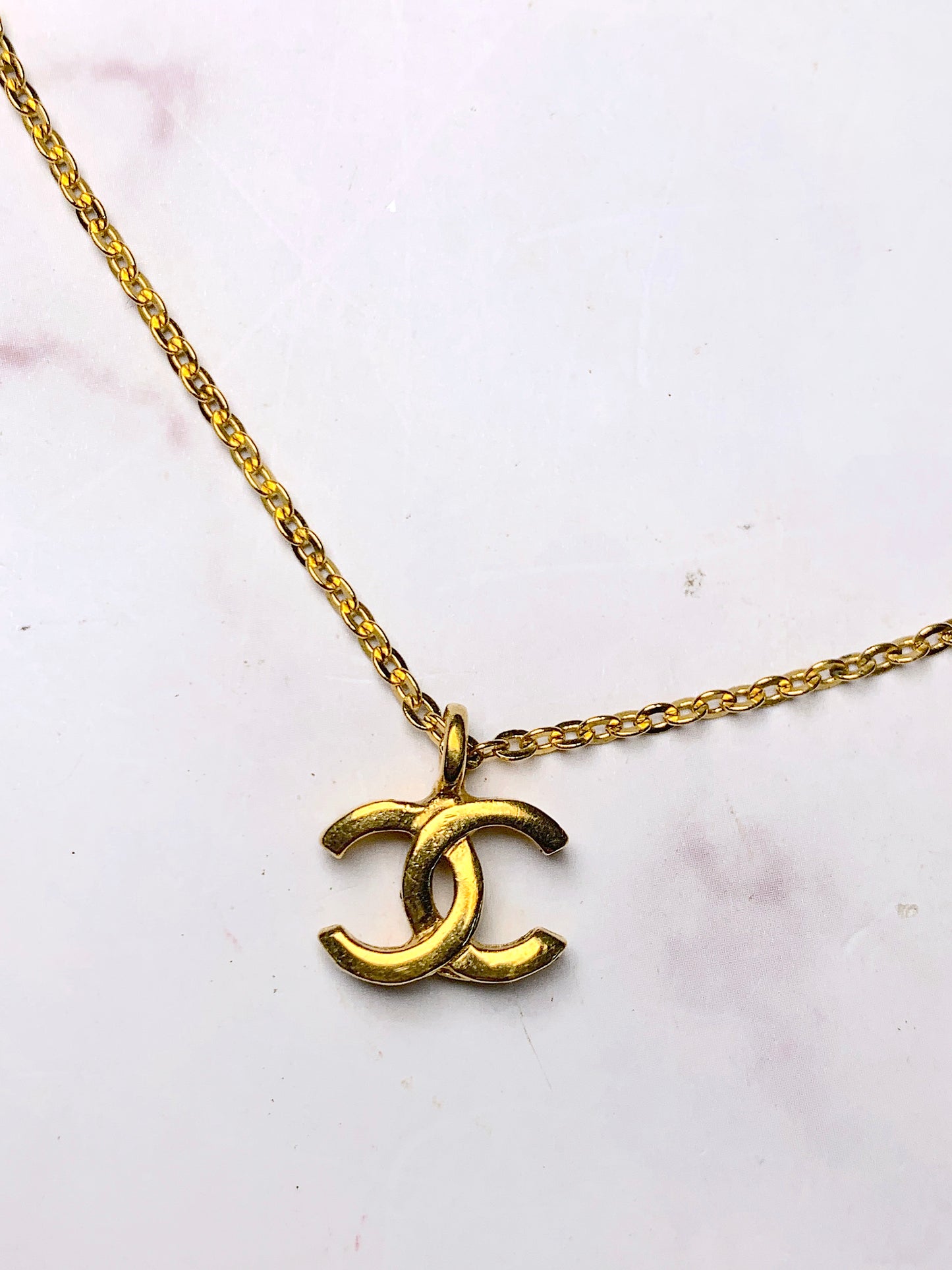 Rare vintage Chanel Gold tone necklace CC - 060224
