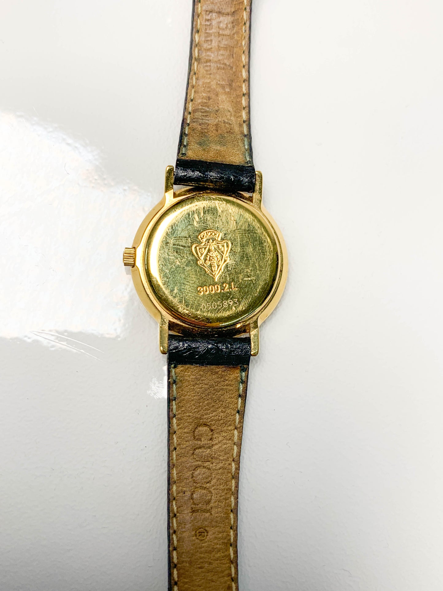 Rare Women Gucci Gold tone black leather watch - 210224