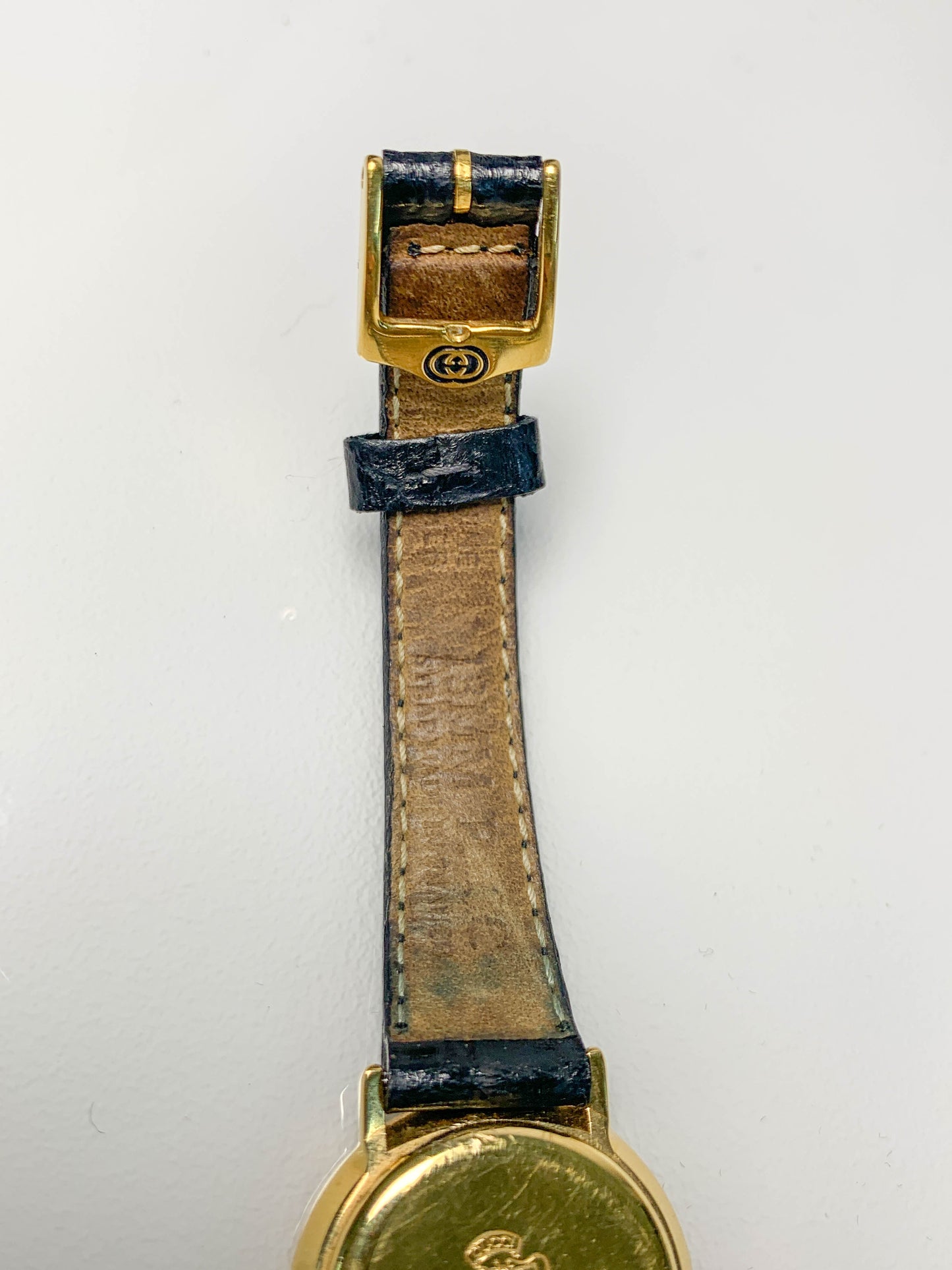 Rare Women Gucci Gold tone black leather watch - 210224