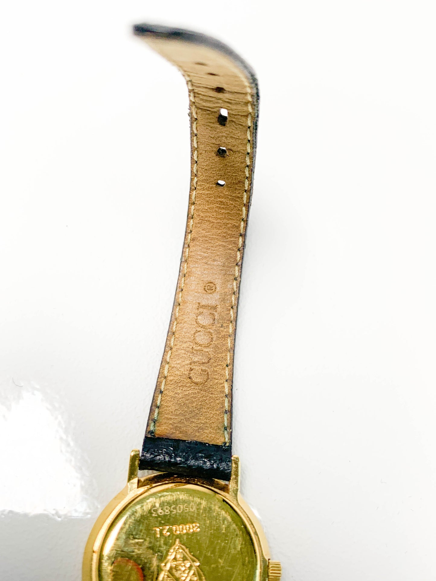 Rare Women Gucci Gold tone black leather watch - 210224