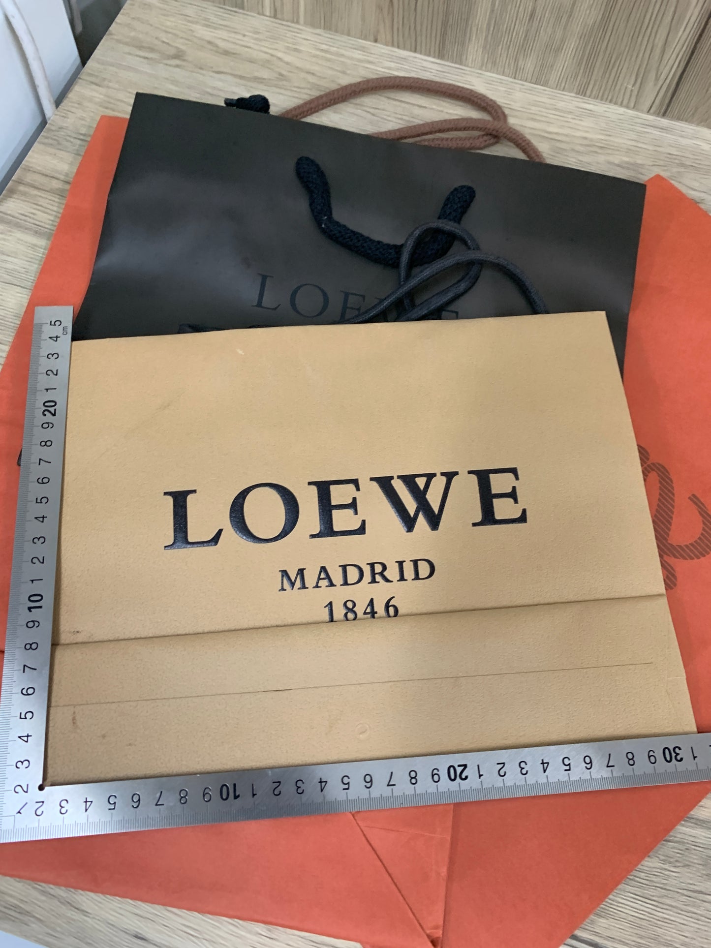 正品 Loewe 紙袋 x 4 套裝禮品手袋錢包化妝品