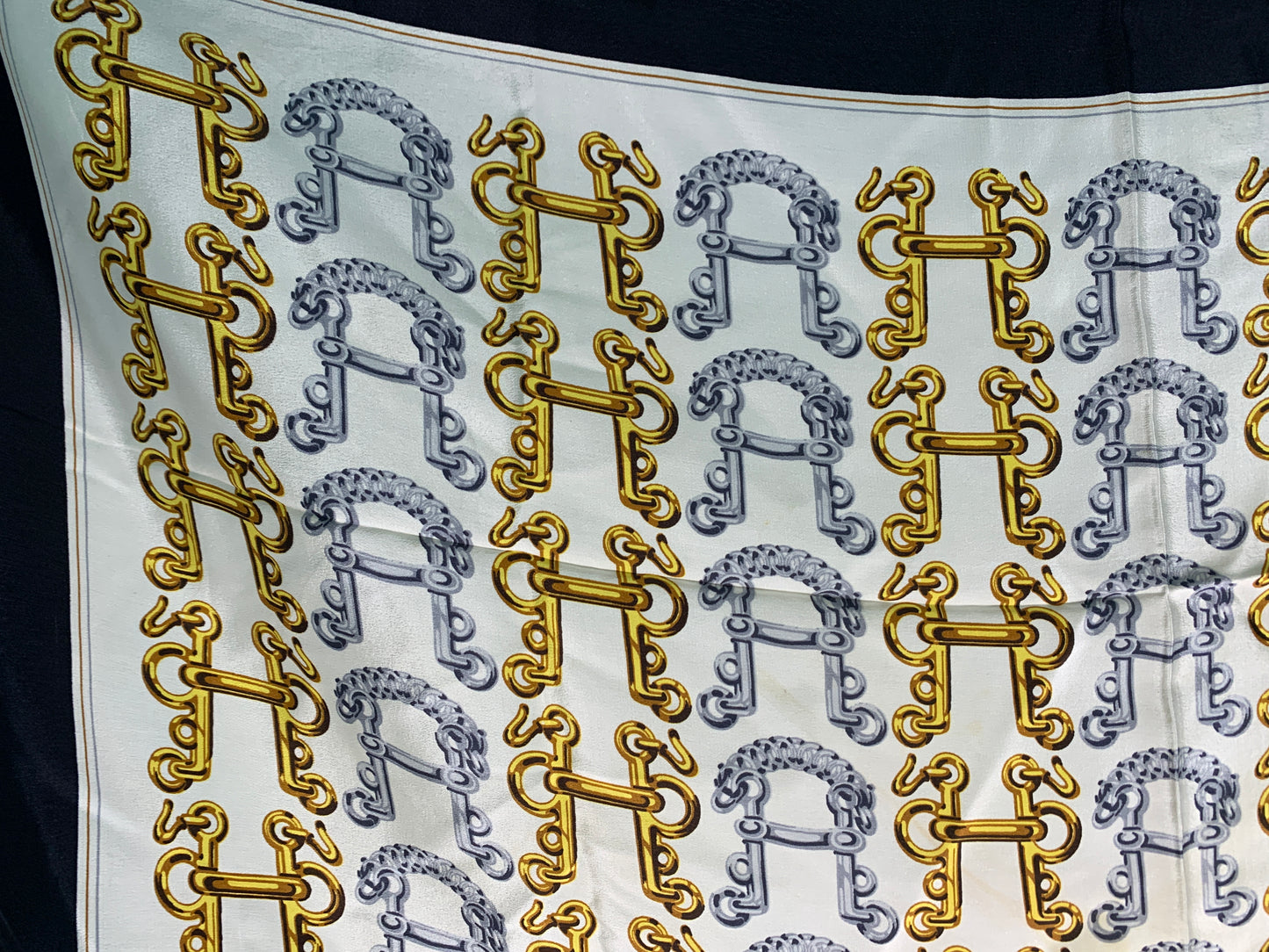 GUCCI Navy Silk Scarf 90 x 90 cm - 27OCT22