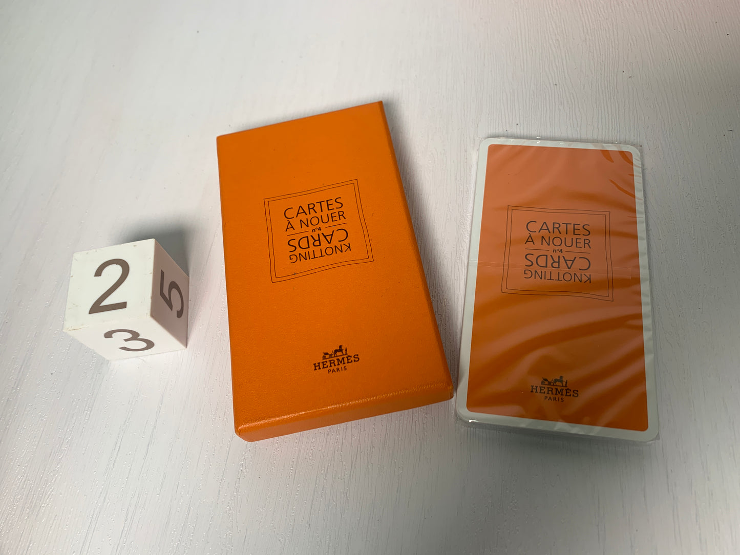 罕見的愛馬仕打結卡片封面書圍巾領帶款式