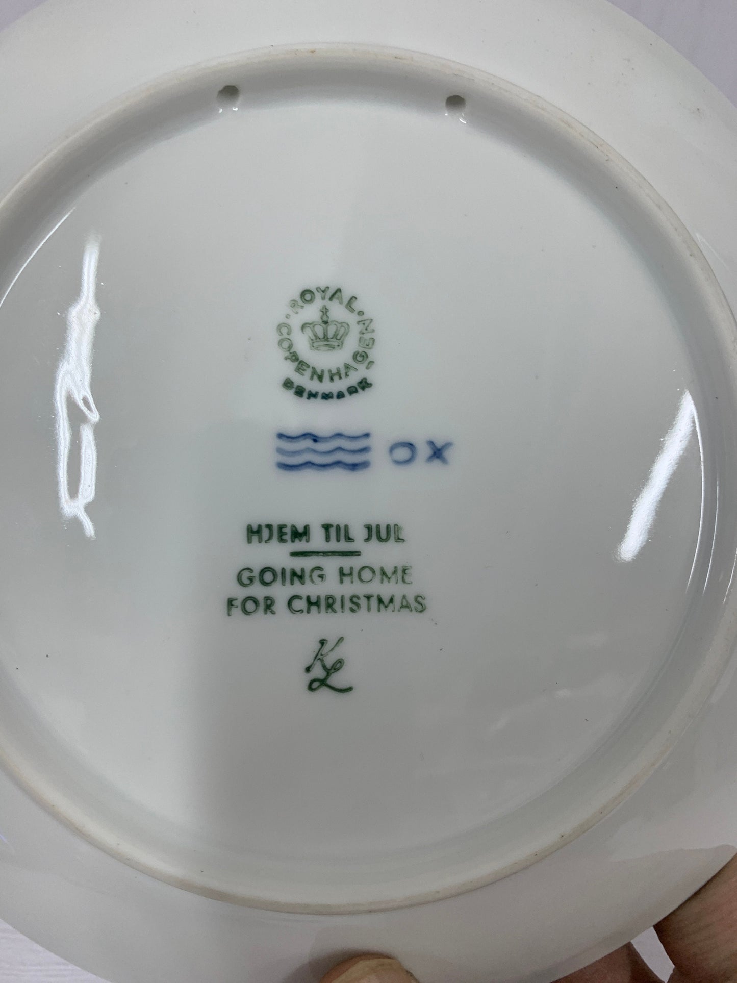 Royal Copenhagen Plates 1973 for christmas 19cm diameter and wedgwood Guam 12cm 2 plates
