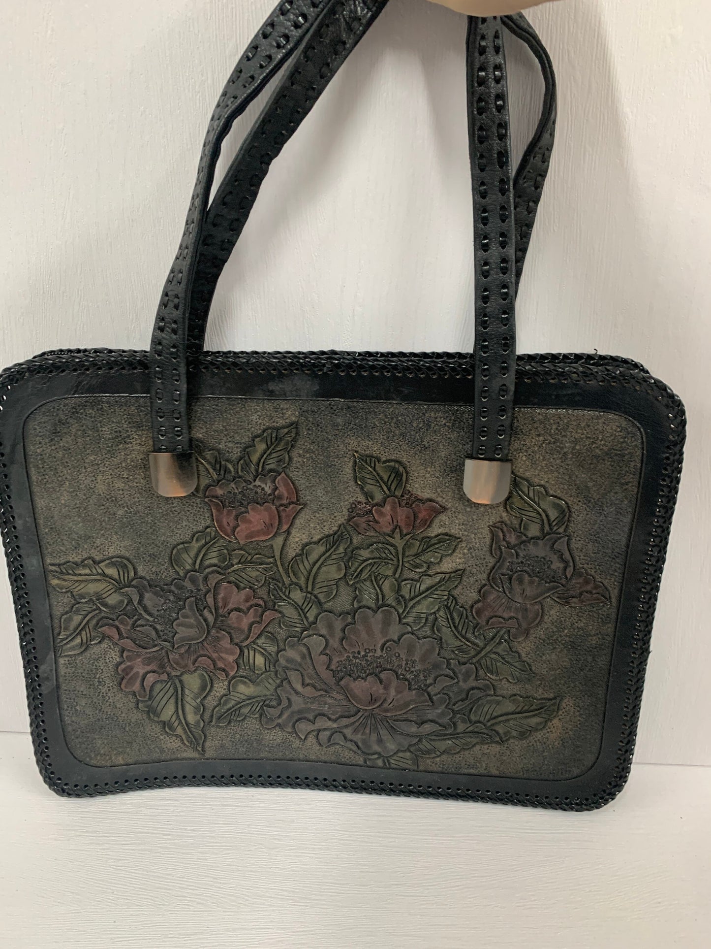 Chinese ethnic embroidery temperament broadband cheongsam bag leather women’s bag messenger handbag 37W cmx 27H cm ( BbW 13 25 Apr 2022)