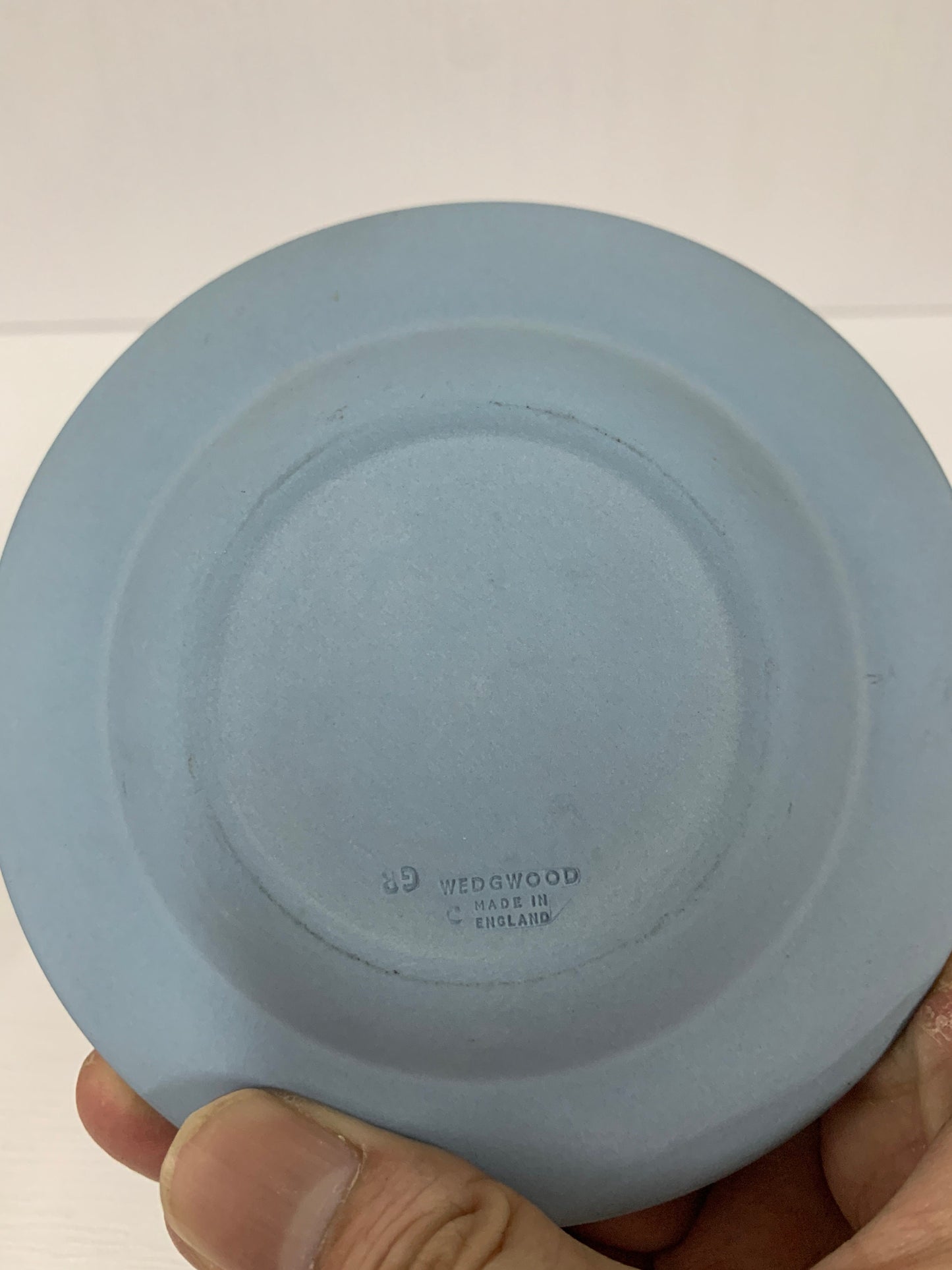 Royal Copenhagen Plates 1973 for christmas 19cm diameter and wedgwood Guam 12cm 2 plates
