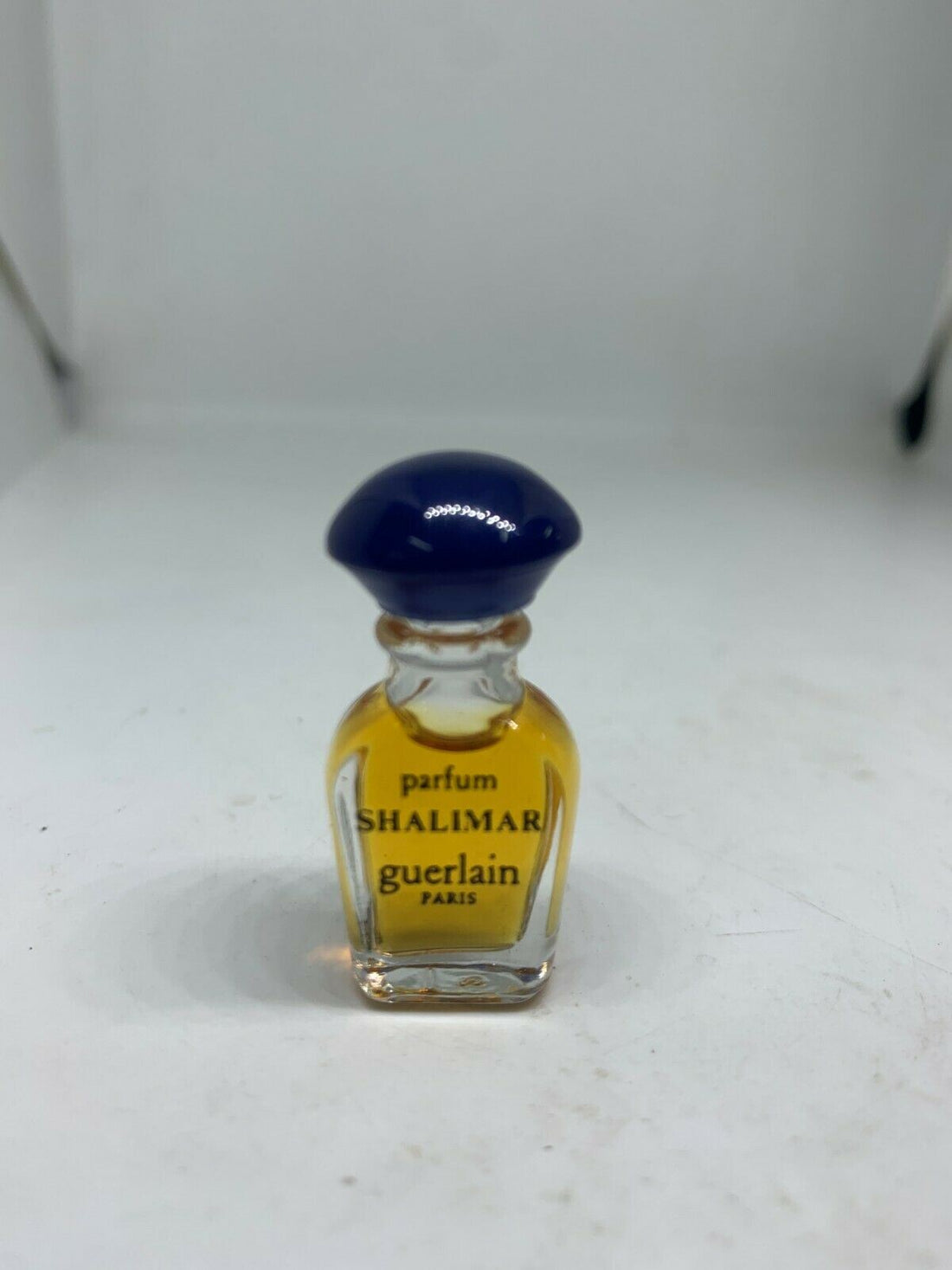 The Ultimate Guide to Vintage Guerlain Perfume: Discontinued Gems & Collector's Guide