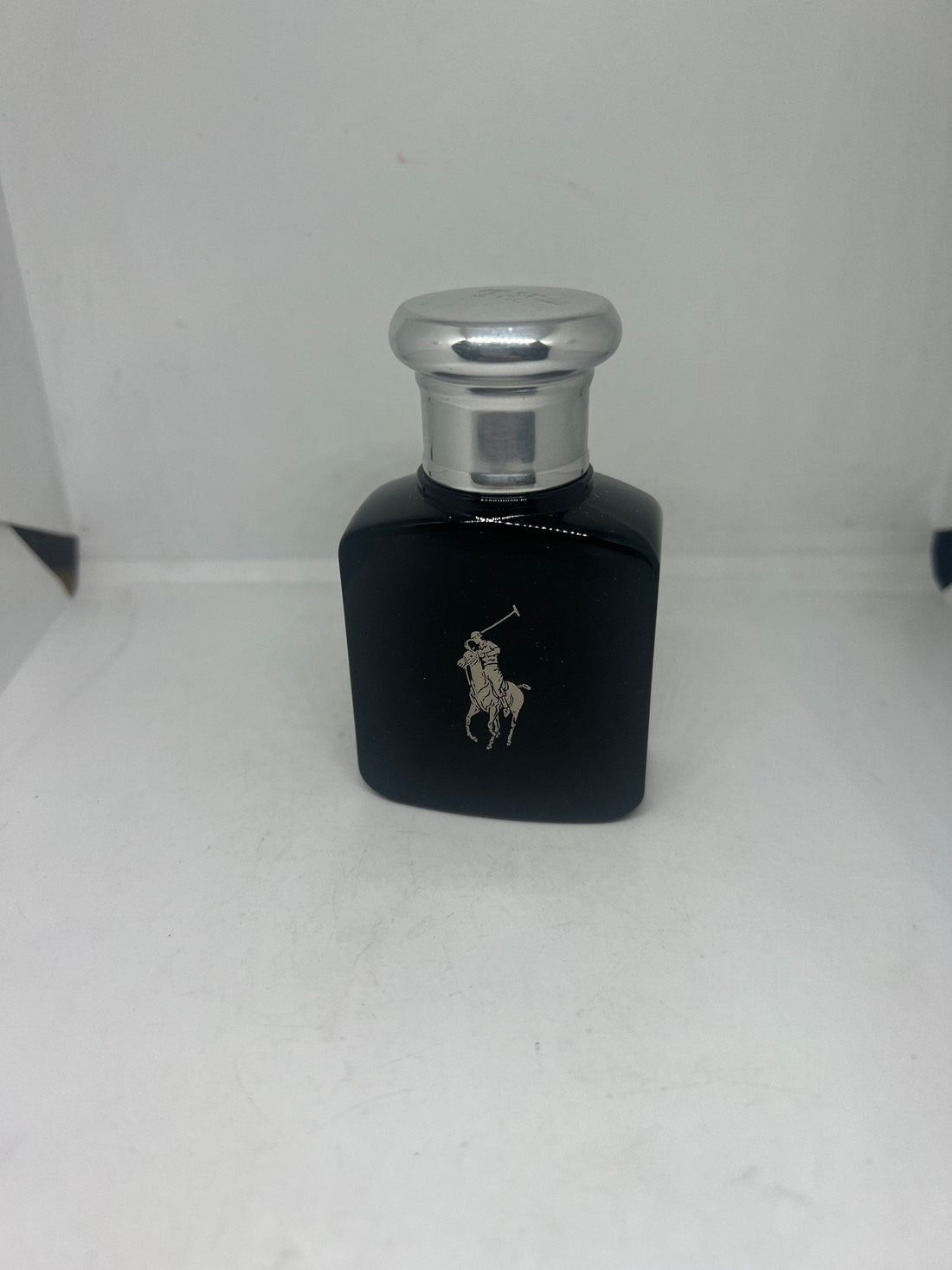 The Complete Ralph Lauren Perfume Guide: Vintage Classics, Discontinued Scents & Collector Tips