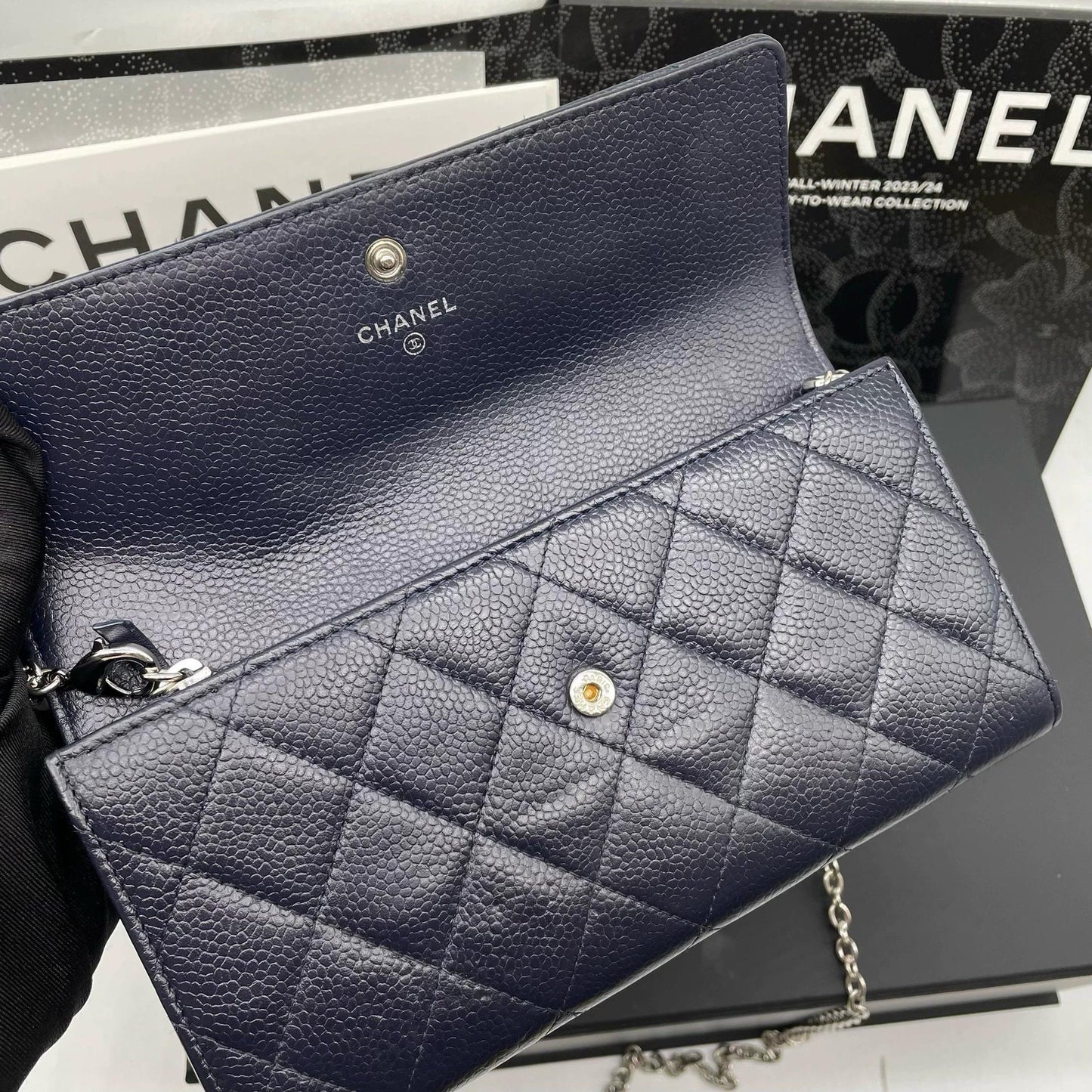 220824-2 CHANEL Chanel CF Deep Sea Blue Croid Sauce Crucket Flip Wallet