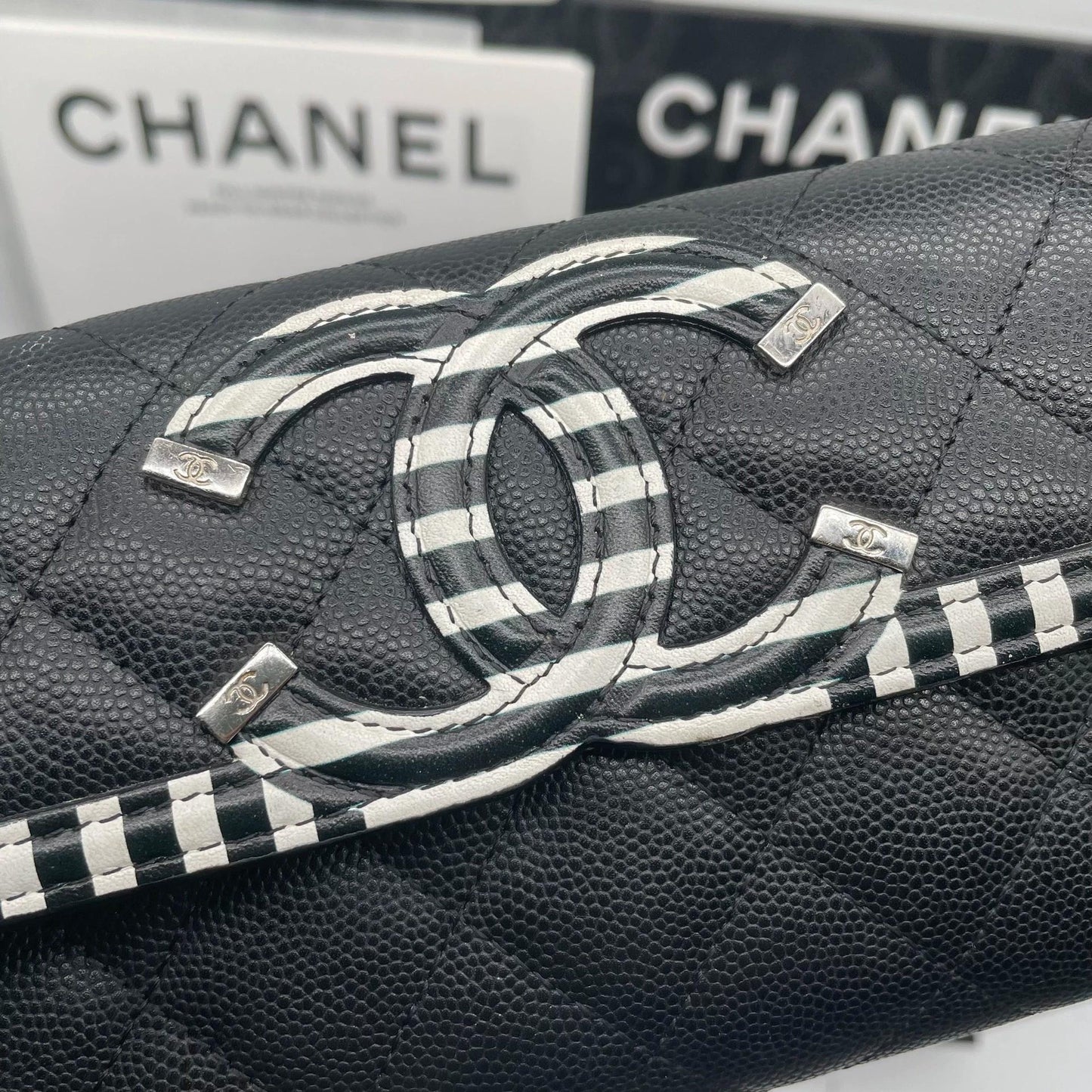 220824-3 CHANEL Chanel Filigree Black and White Litchy Litchi Wallet