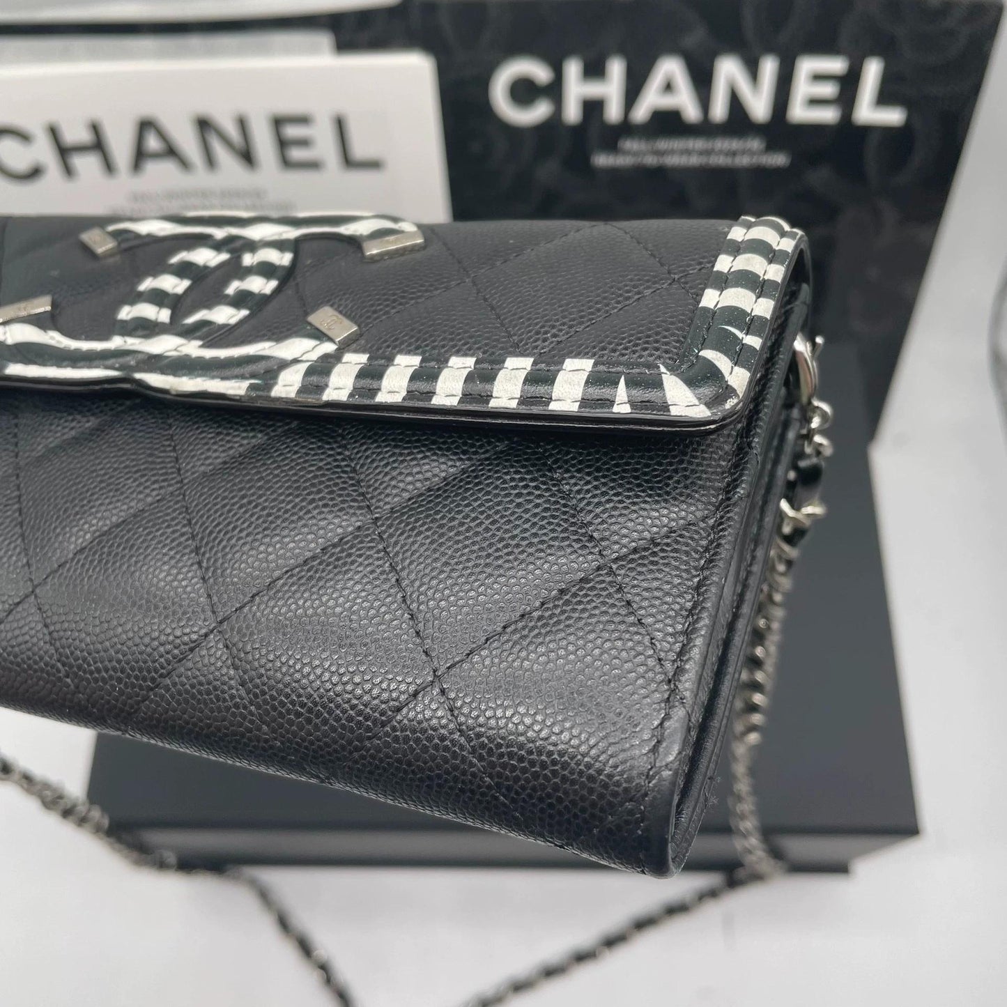 220824-3 CHANEL Chanel Filigree Black and White Litchy Litchi Wallet